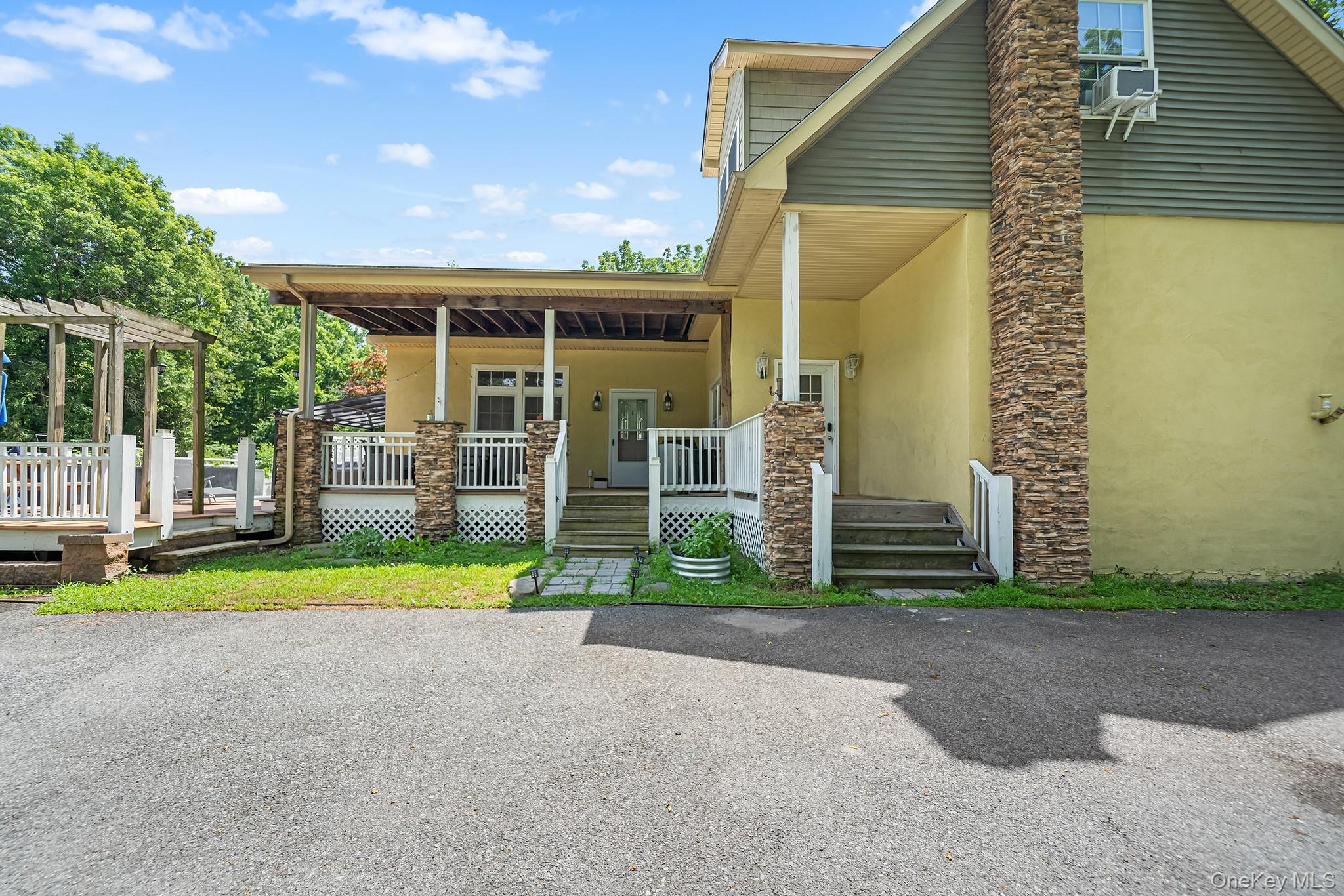 2 Dimiceli Street, New Windsor, NY 12553