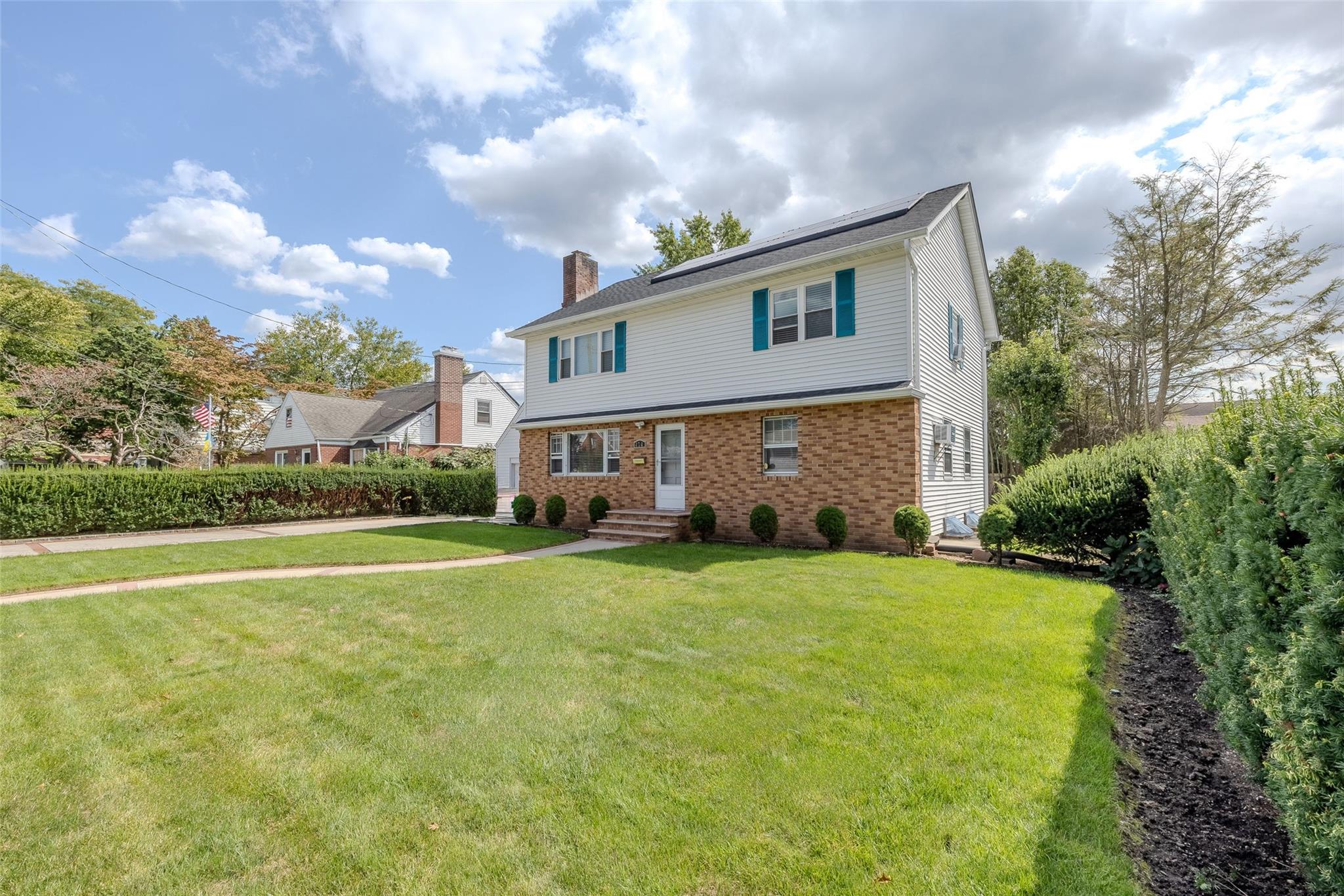 474 Newton Street, Westbury, NY 11590