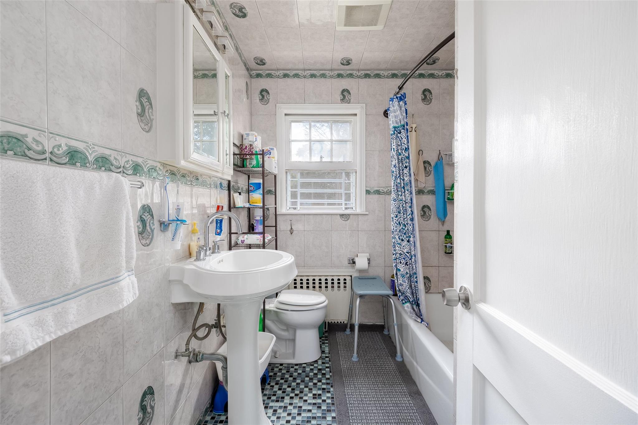 474 Newton Street, Westbury, NY 11590