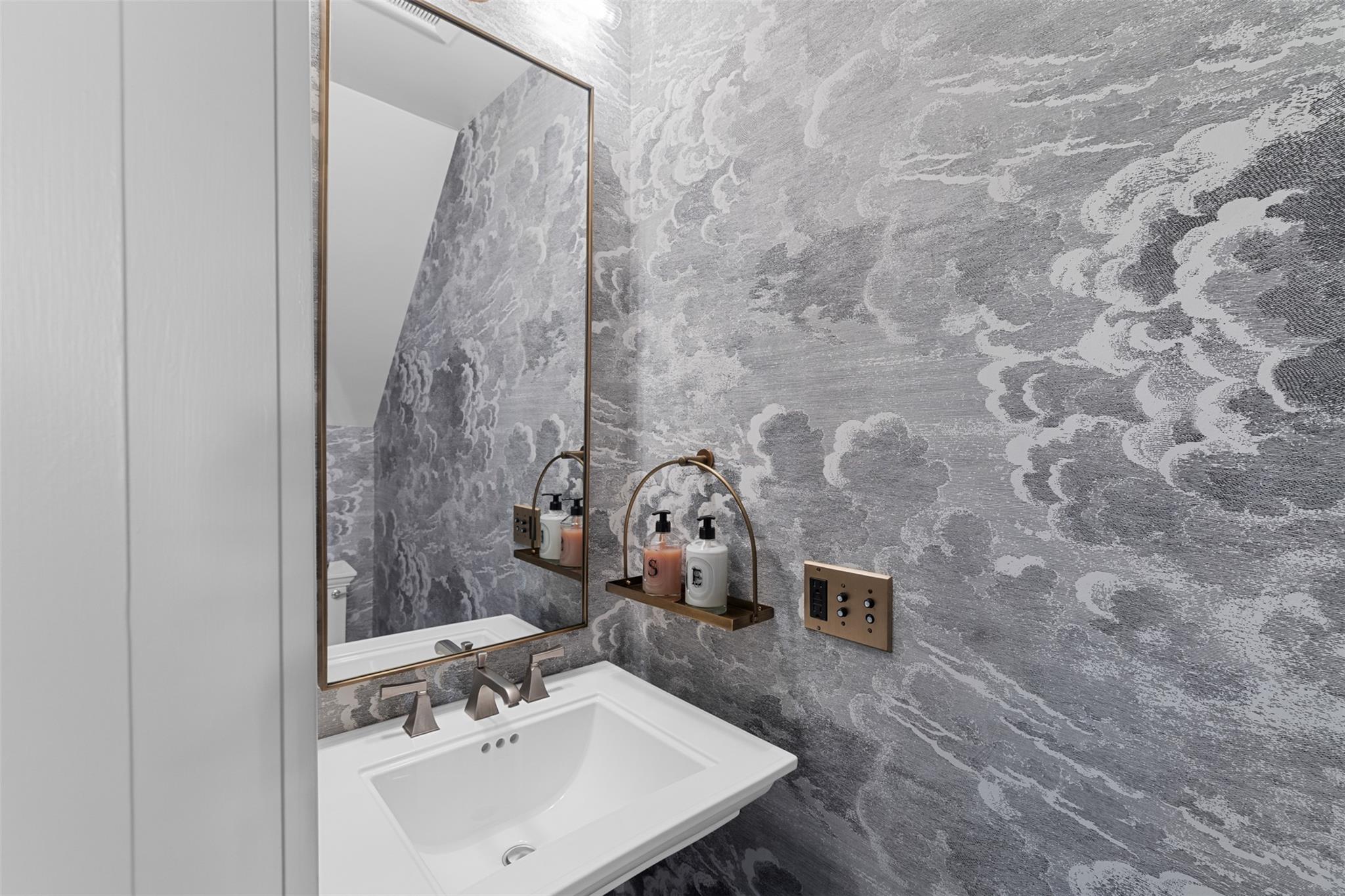 103 Albany Avenue, Kingston, NY 12401