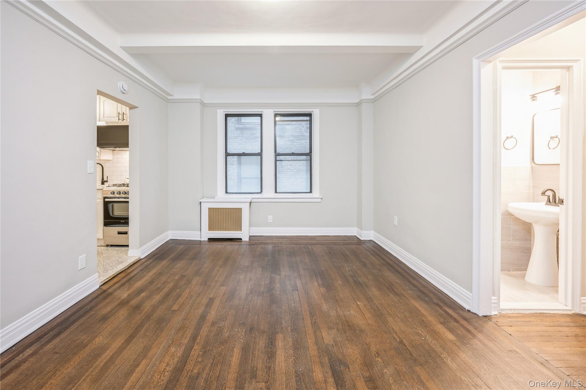 142 E 49th Street # 4C, New York (Manhattan), NY 10017