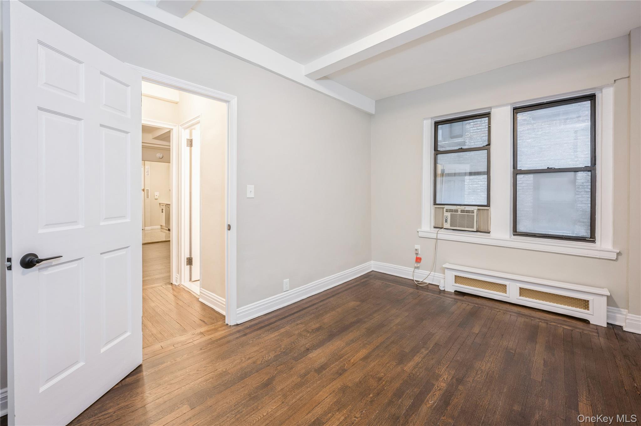 142 E 49th Street # 4C, New York (Manhattan), NY 10017