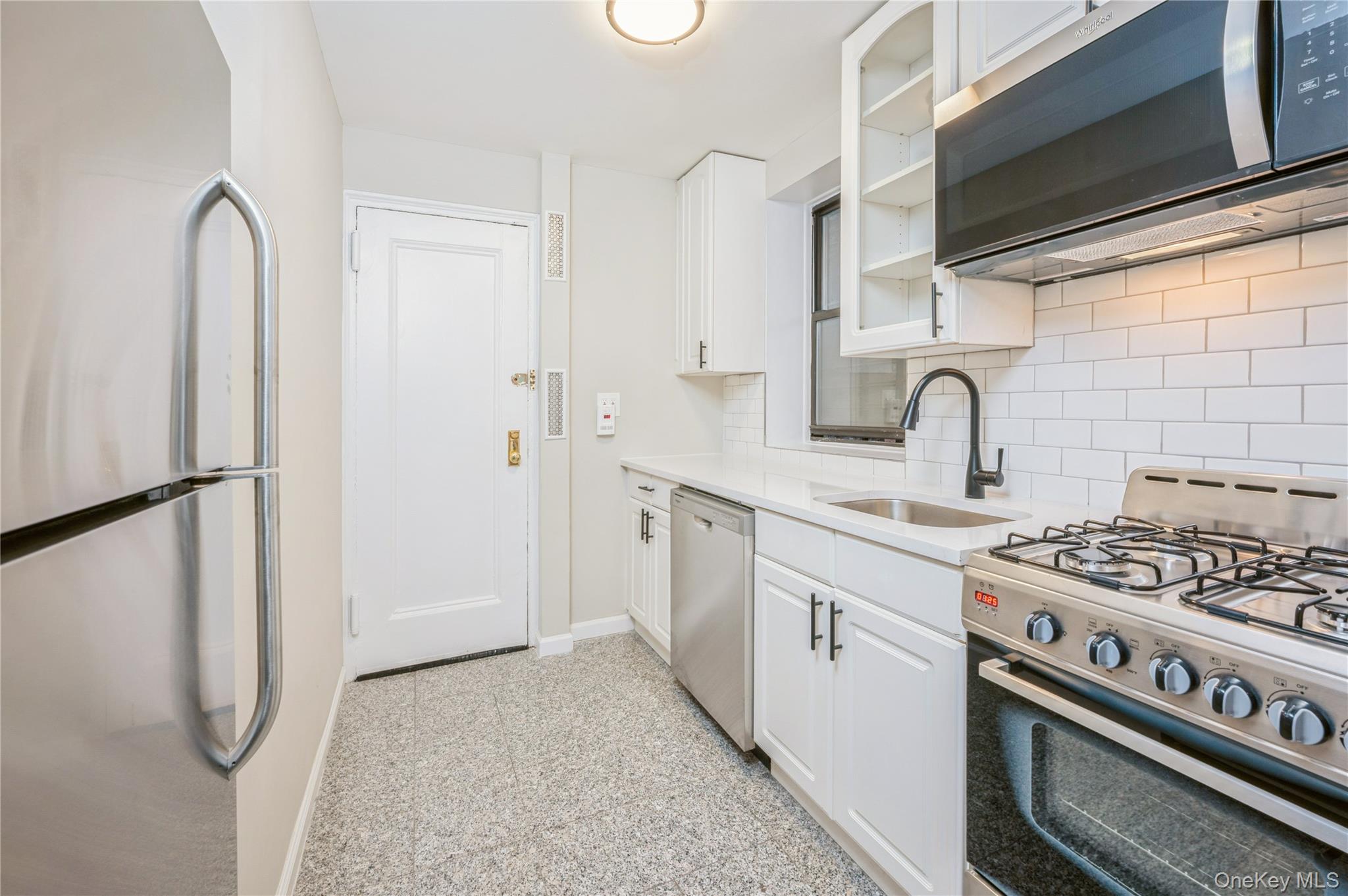 142 E 49th Street # 4C, New York (Manhattan), NY 10017