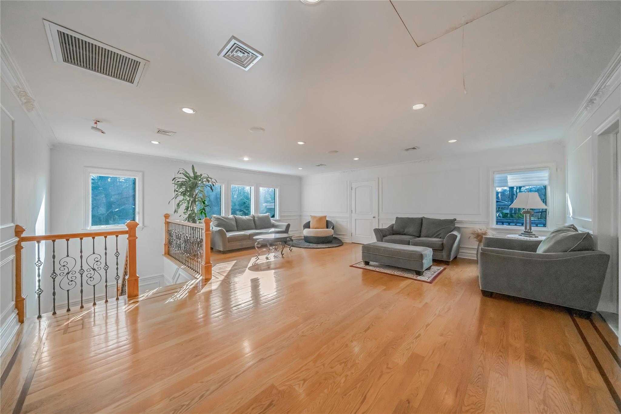 5 Beech Drive, Great Neck, NY 11024