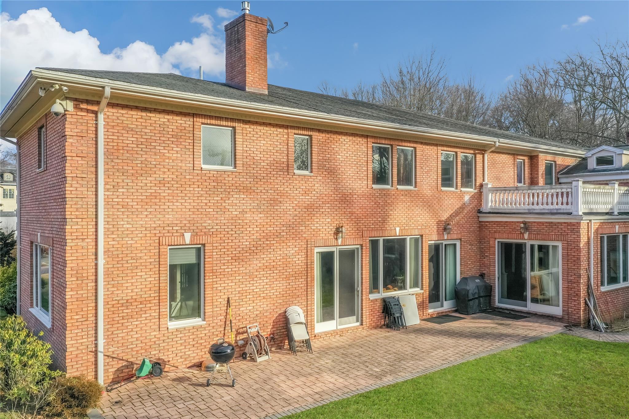 5 Beech Drive, Great Neck, NY 11024