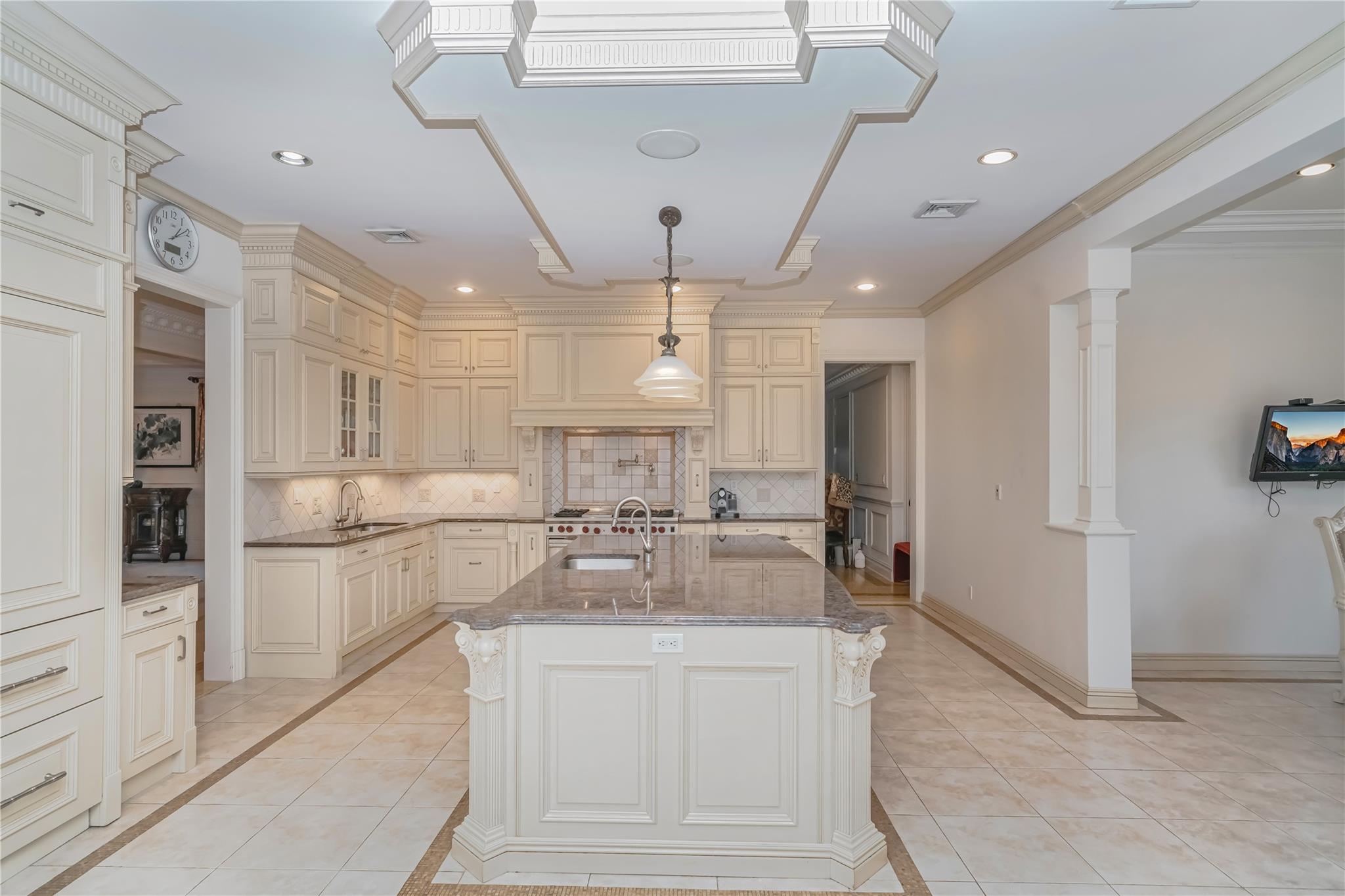 5 Beech Drive, Great Neck, NY 11024