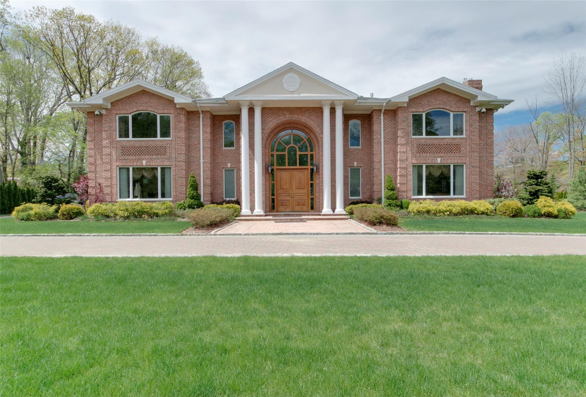 5 Beech Drive, Great Neck, NY 11024