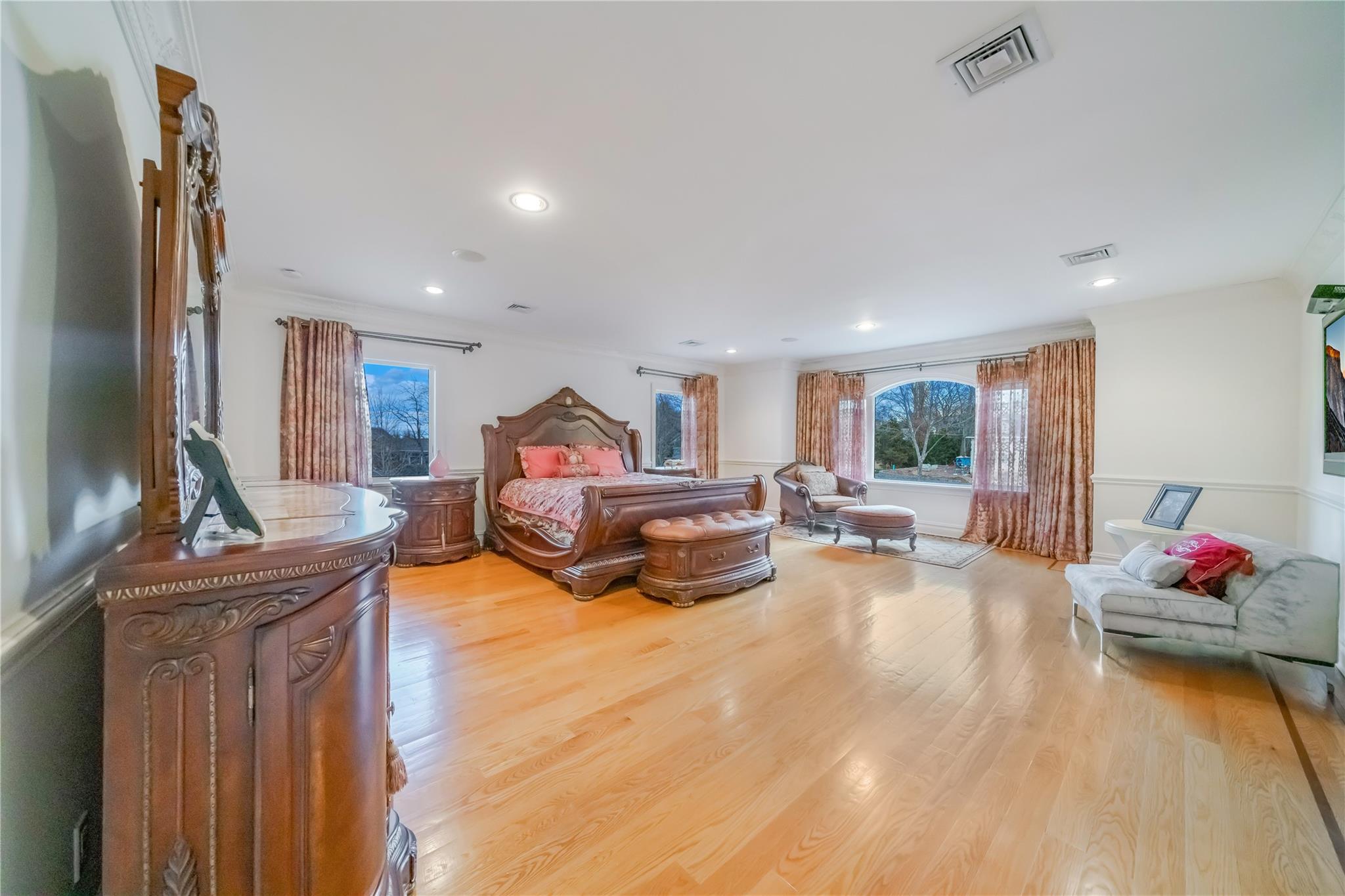 5 Beech Drive, Great Neck, NY 11024