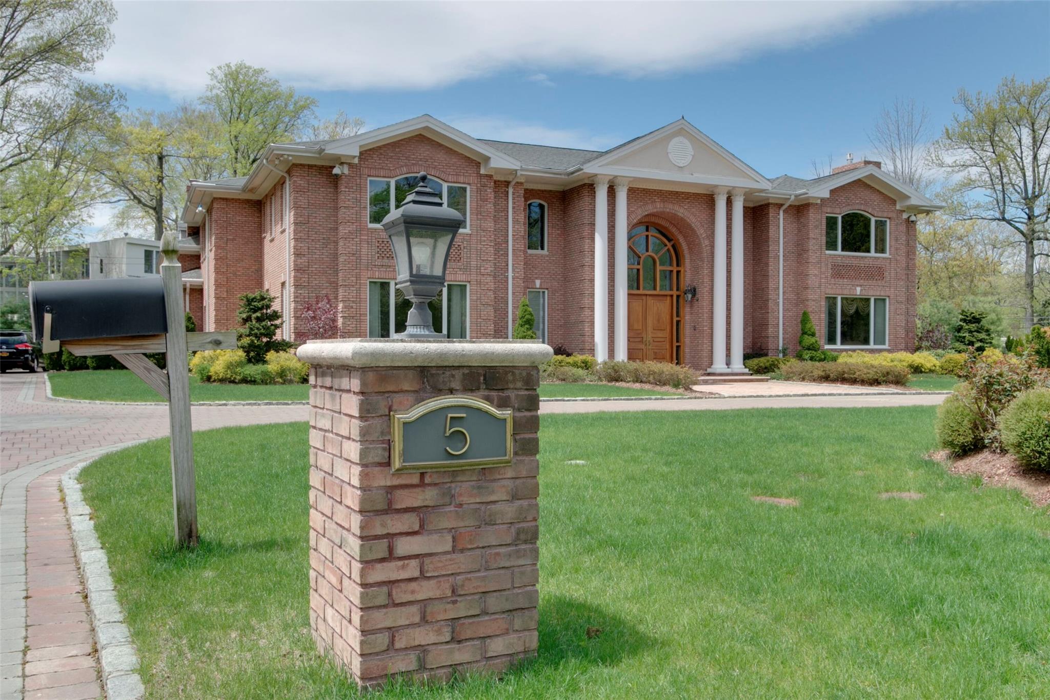 5 Beech Drive, Great Neck, NY 11024