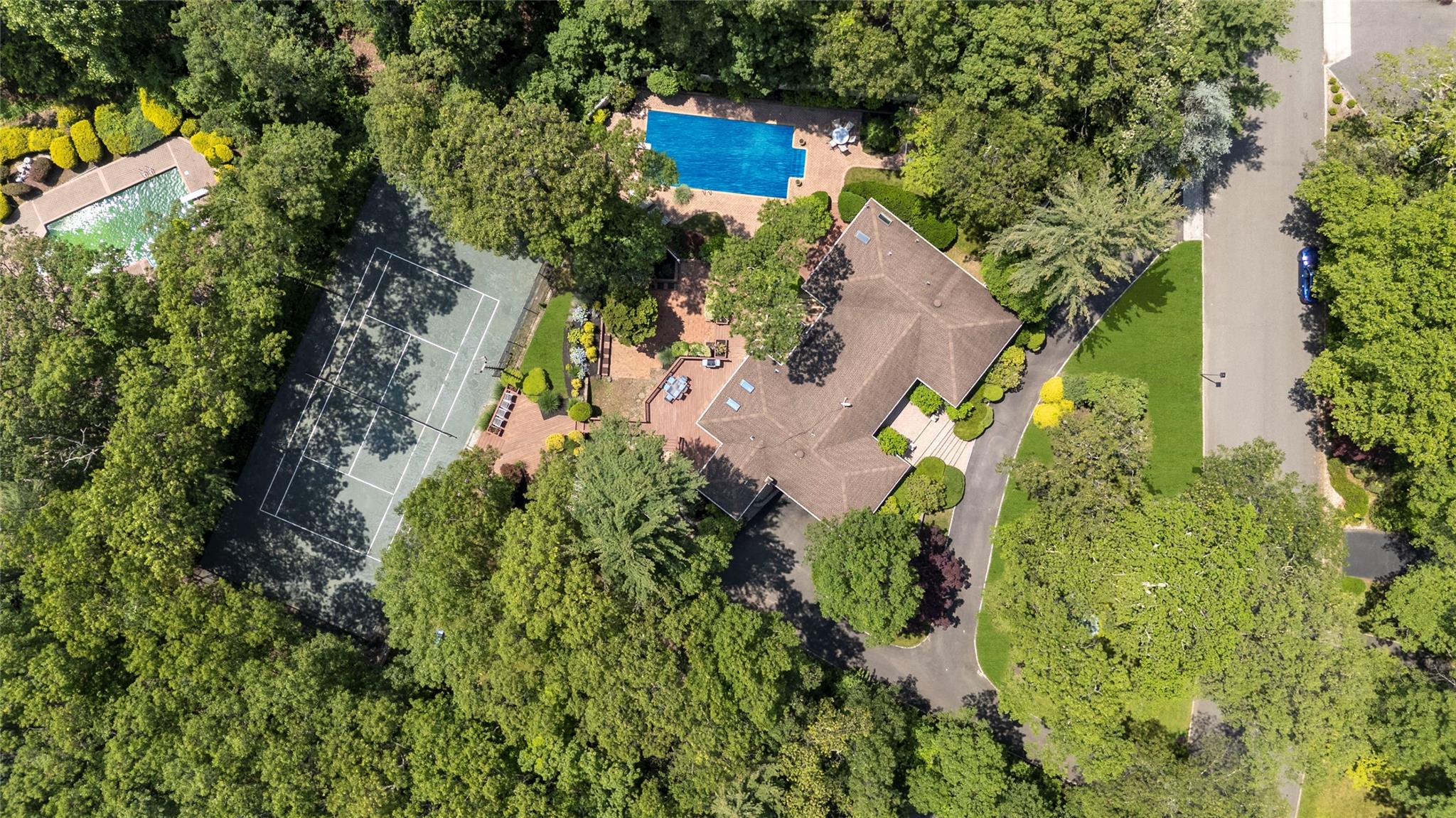 14 Durham Drive, Dix Hills, NY 11746