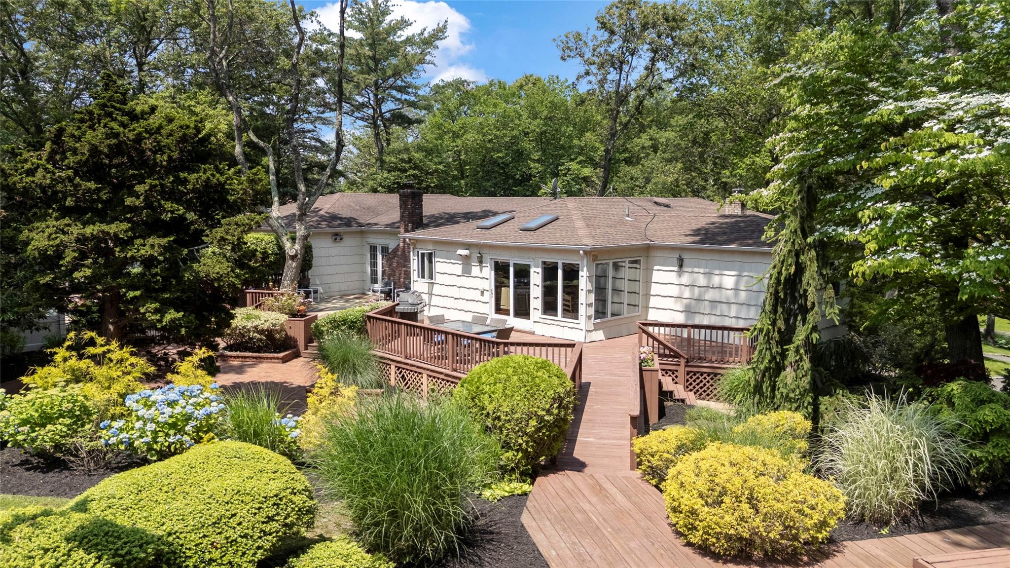 14 Durham Drive, Dix Hills, NY 11746