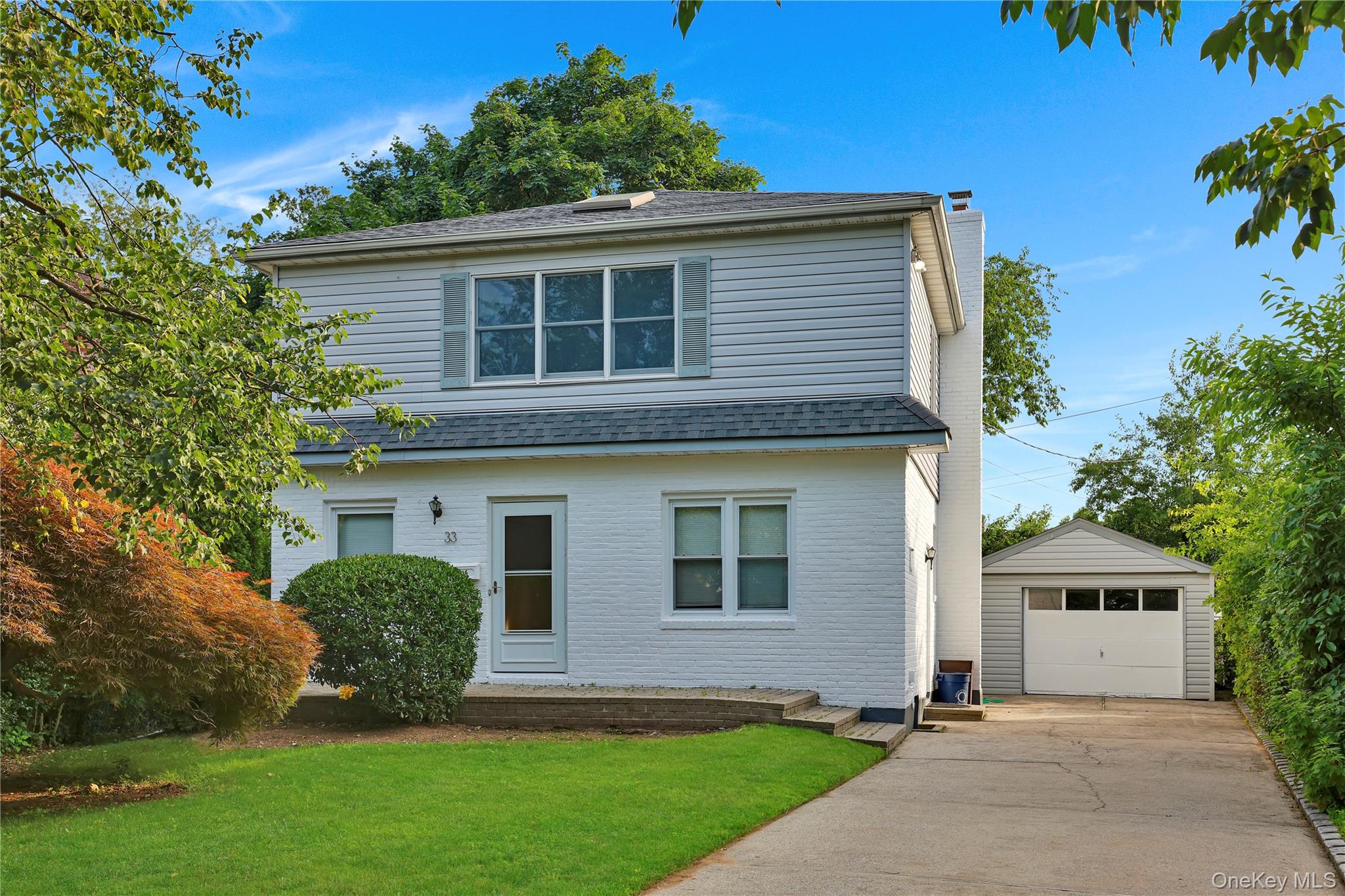 33 Park Circle, New Hyde Park, NY 11040