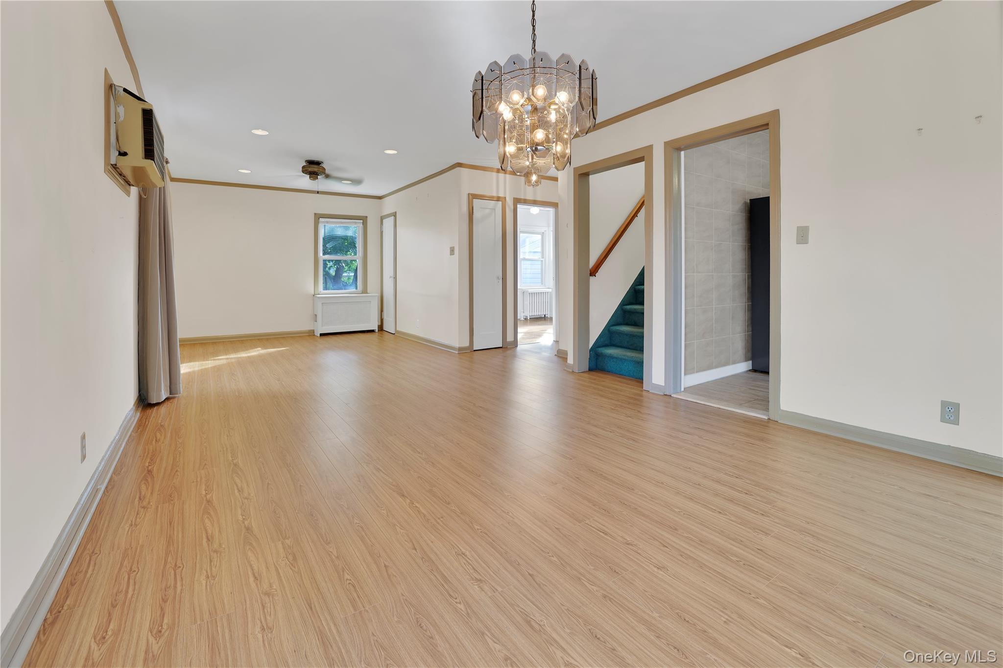 33 Park Circle, New Hyde Park, NY 11040