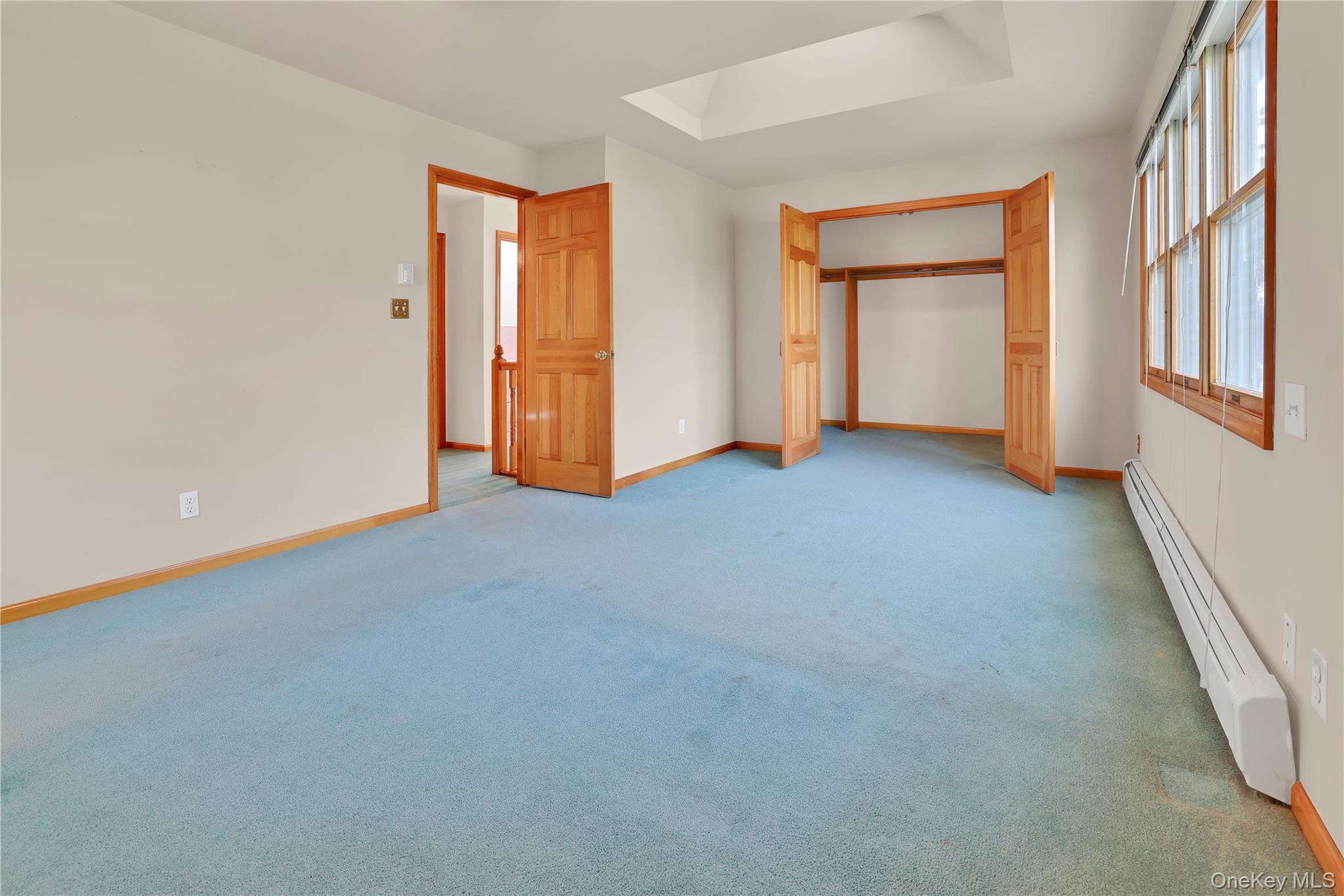 33 Park Circle, New Hyde Park, NY 11040