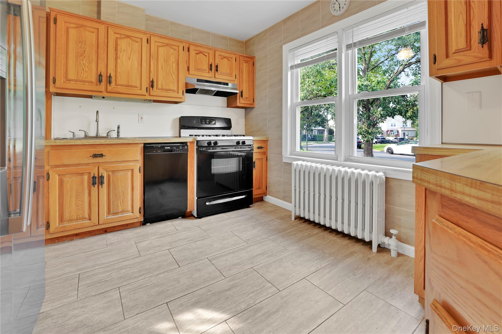 33 Park Circle, New Hyde Park, NY 11040