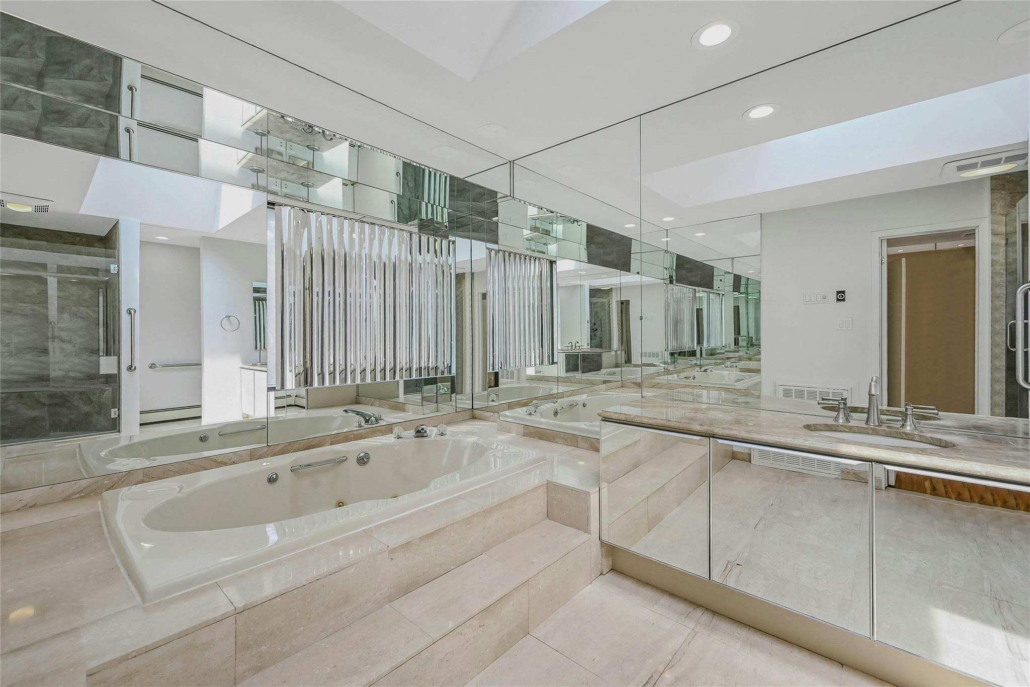 160 Coachman Place E, Syosset, NY 11791