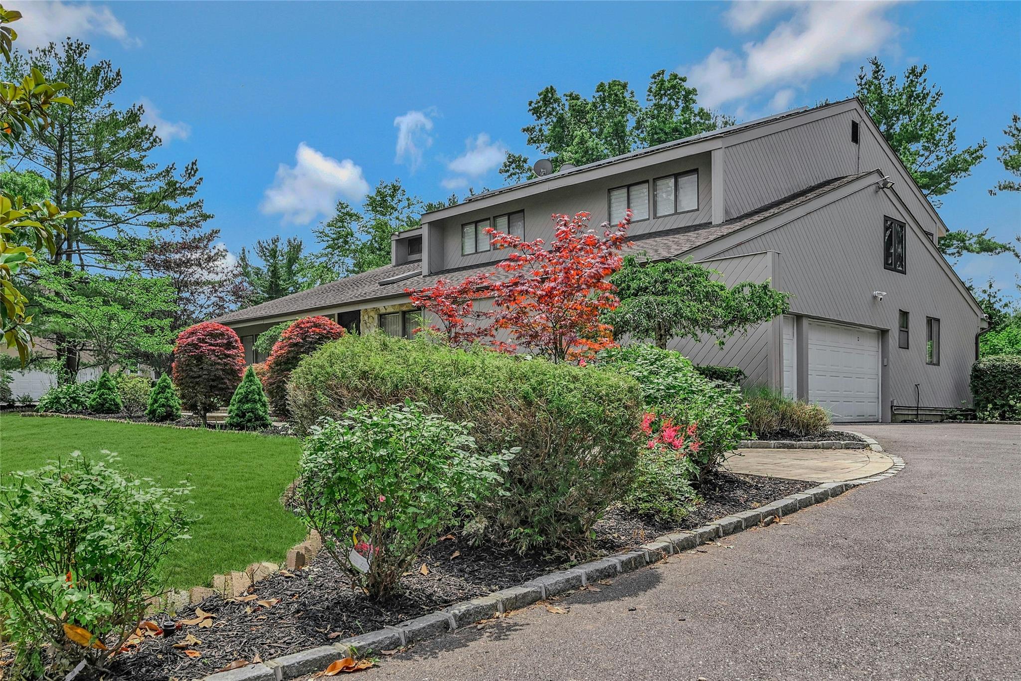 160 Coachman Place E, Syosset, NY 11791