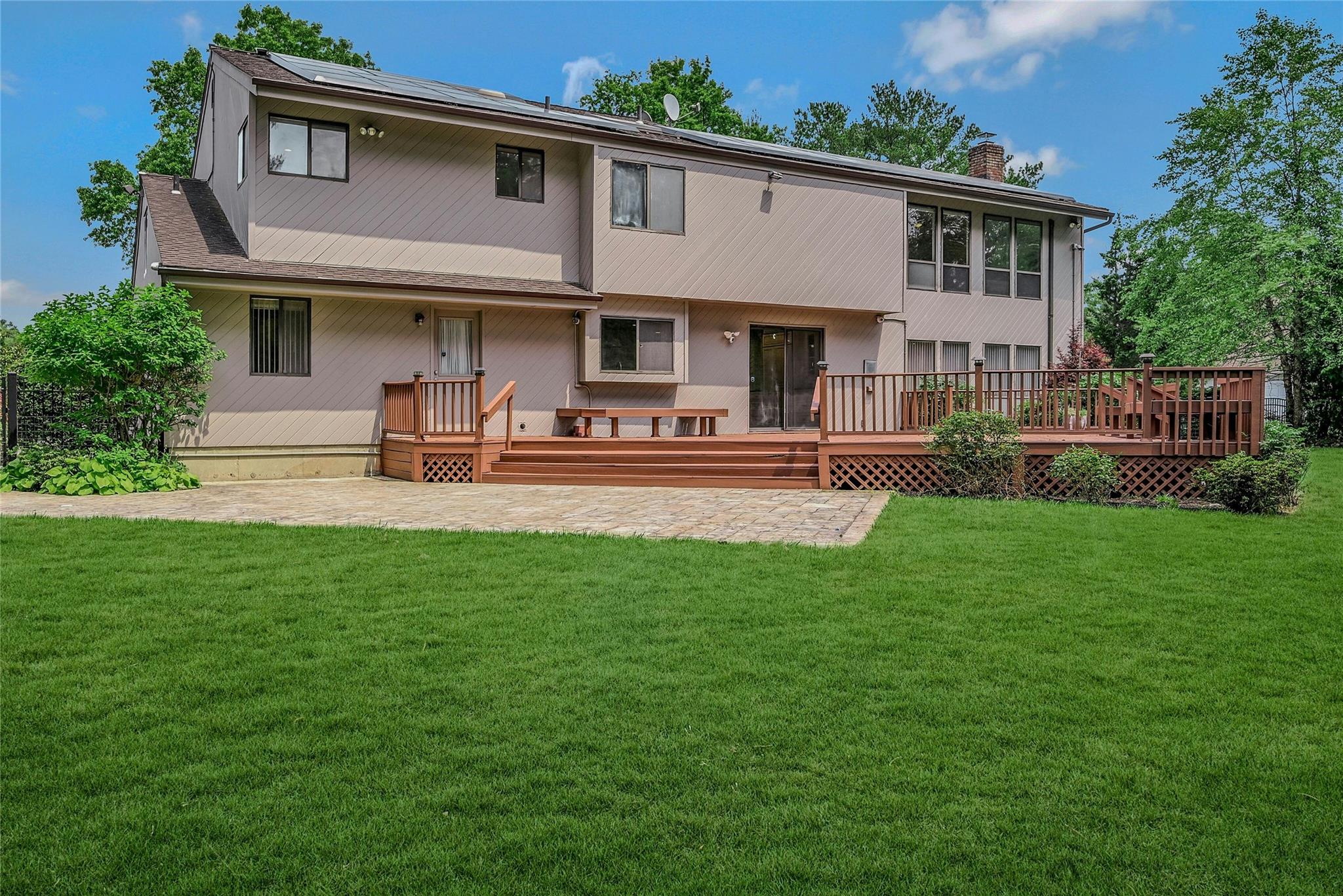 160 Coachman Place E, Syosset, NY 11791