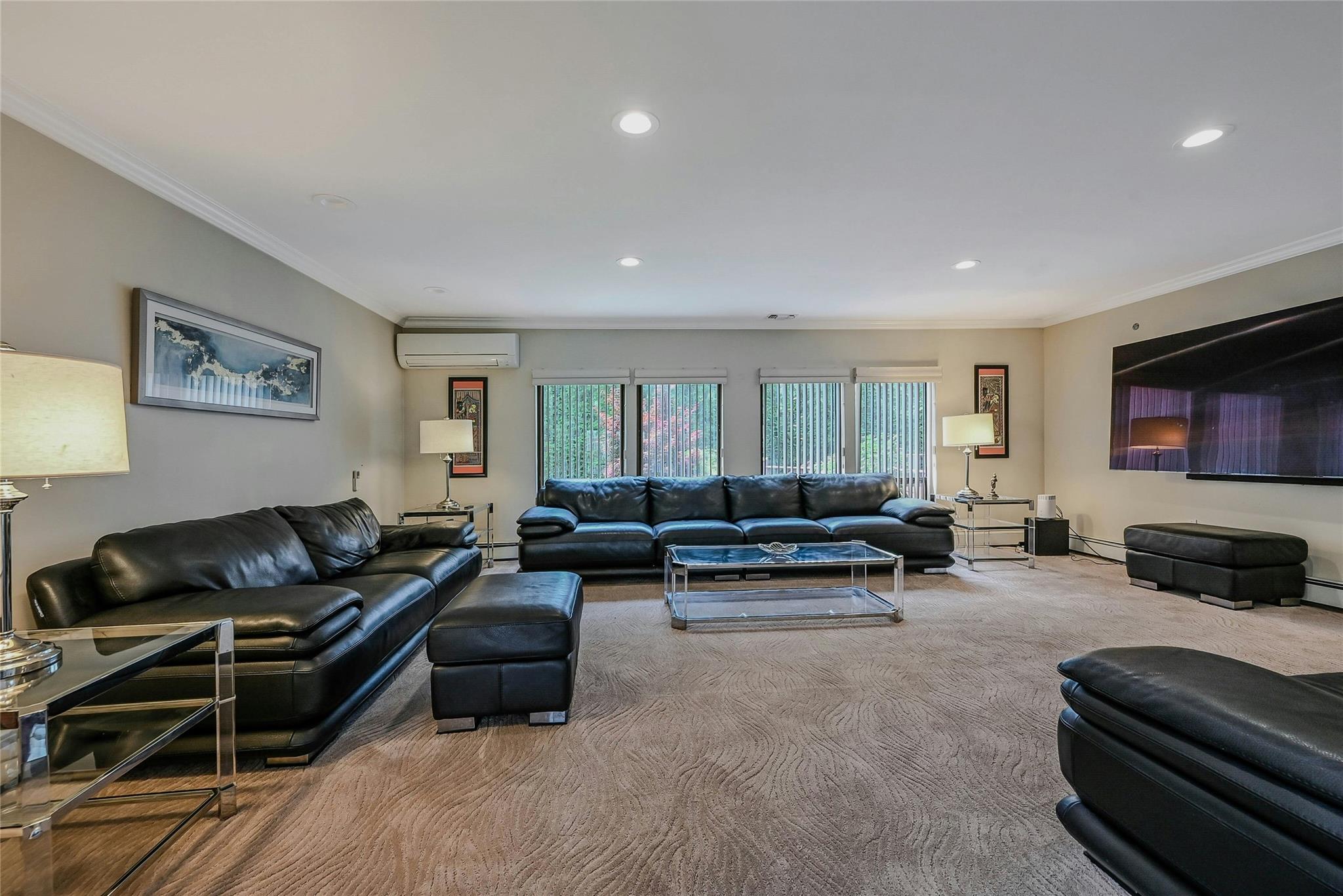 160 Coachman Place E, Syosset, NY 11791