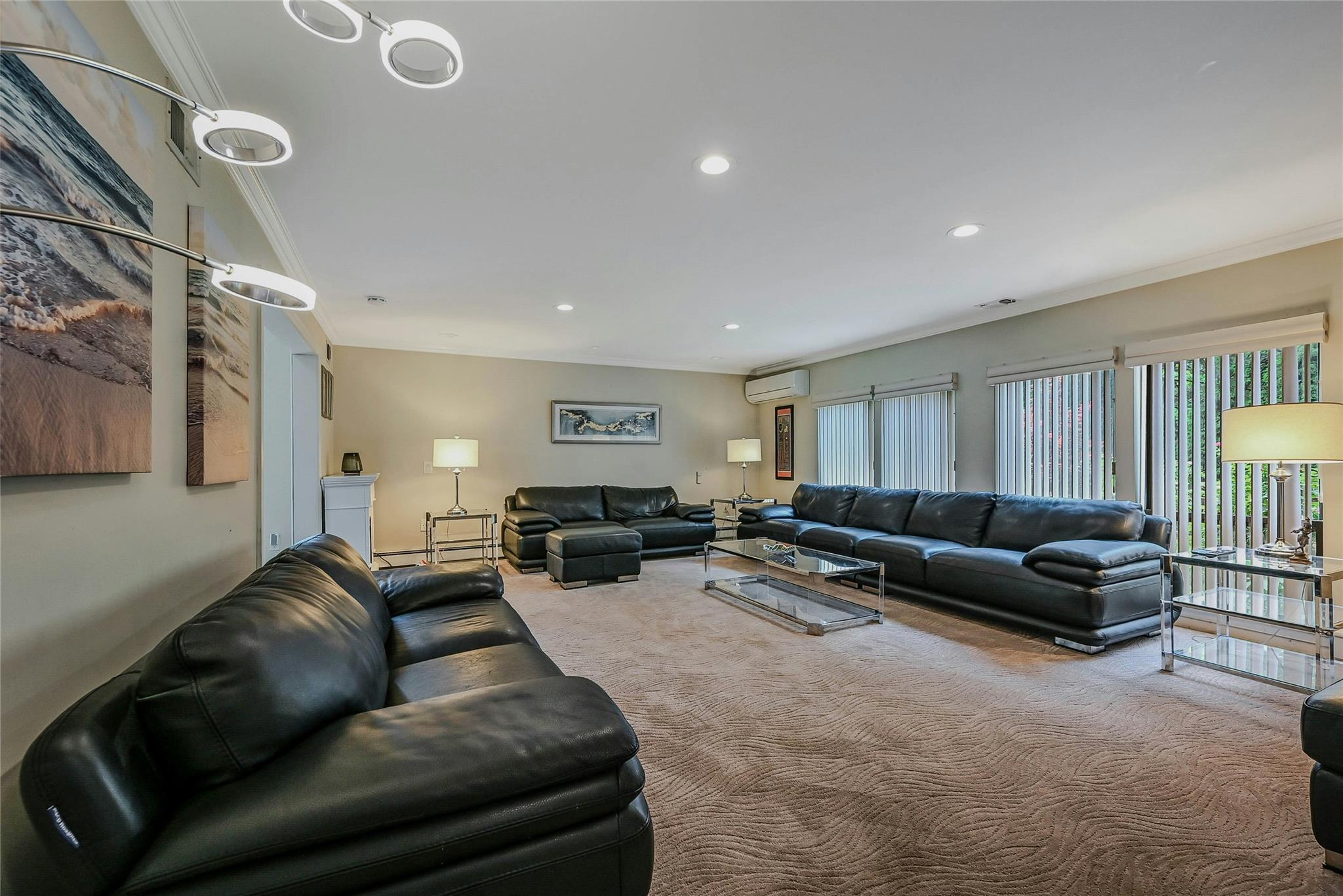 160 Coachman Place E, Syosset, NY 11791