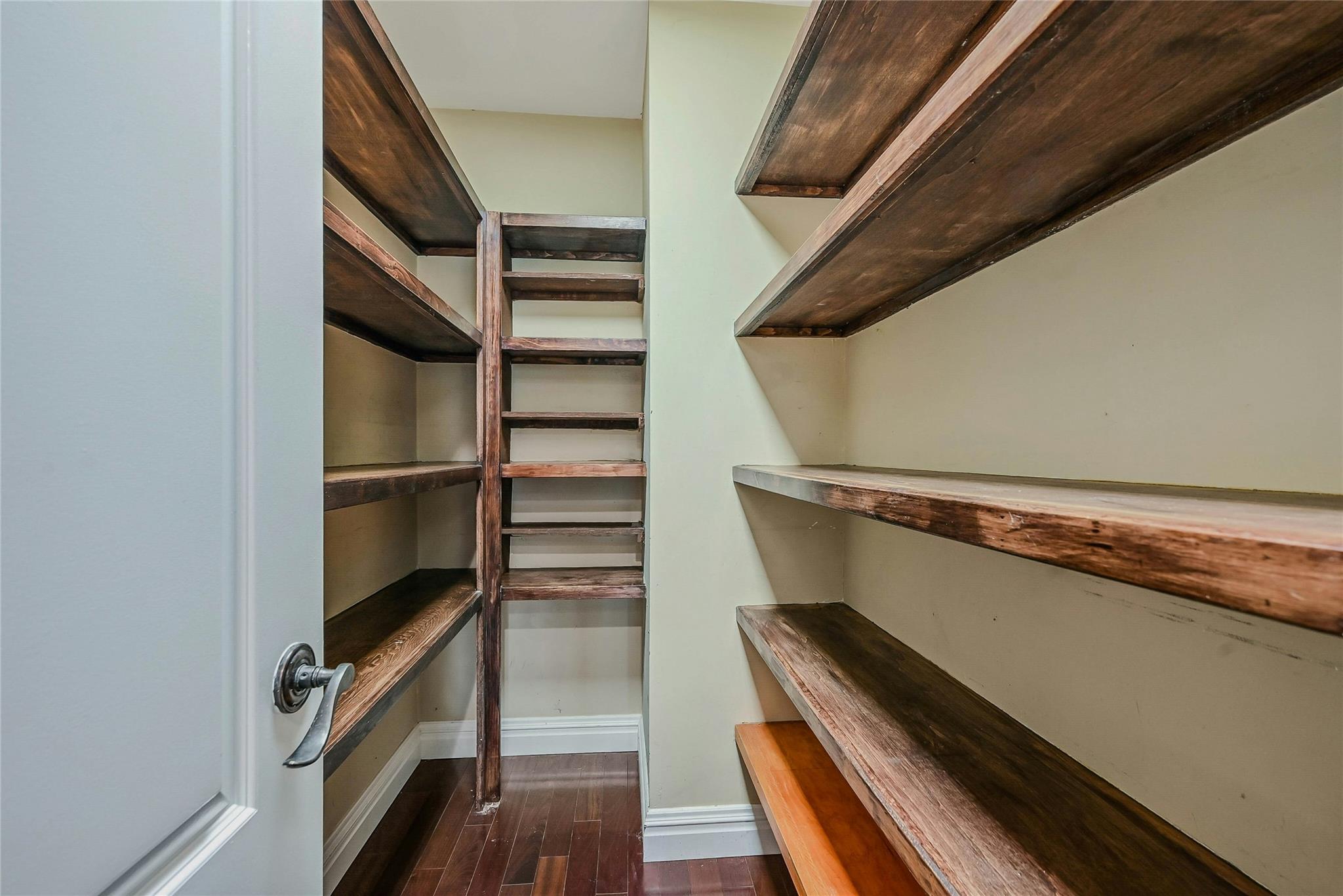 160 Coachman Place E, Syosset, NY 11791