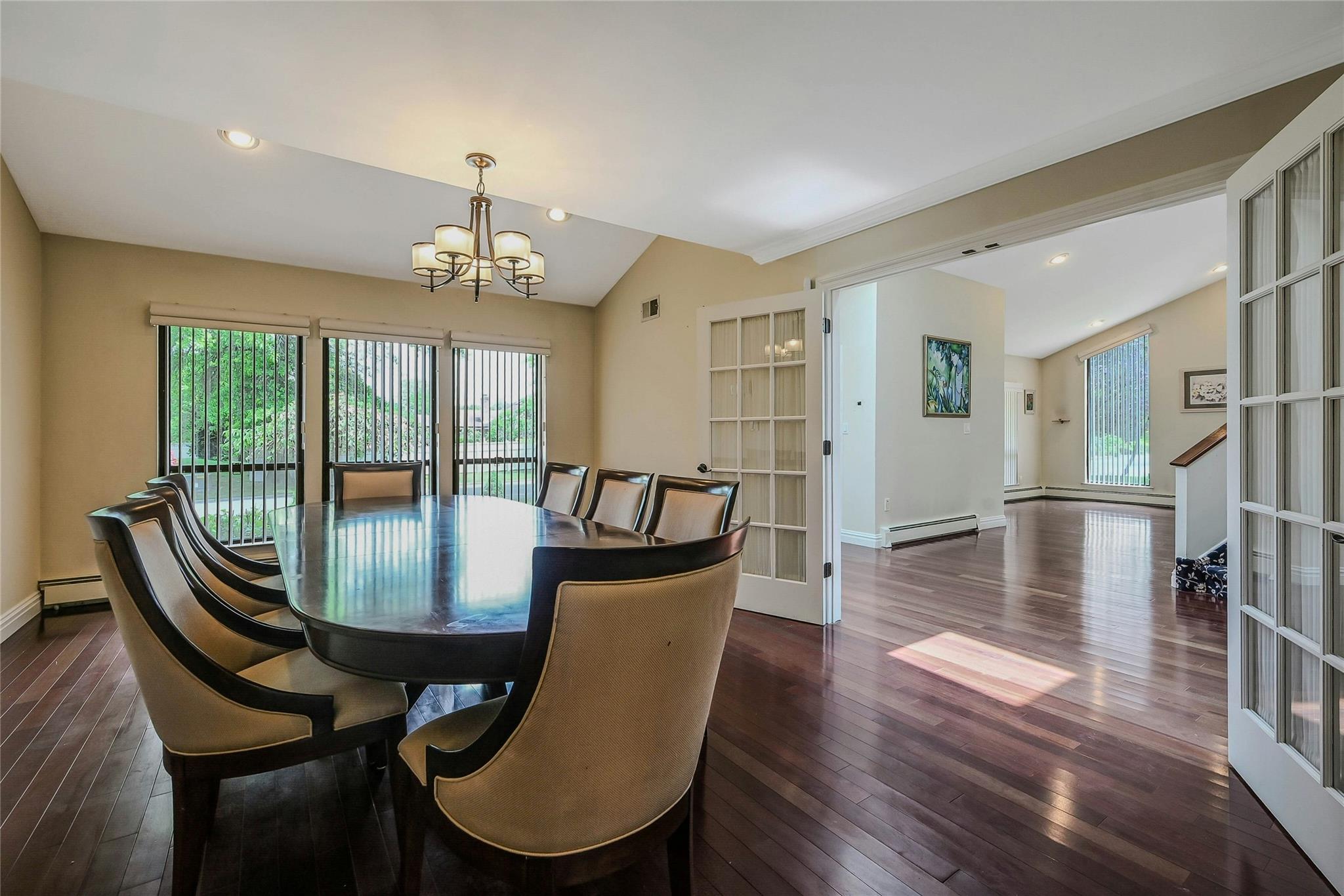 160 Coachman Place E, Syosset, NY 11791