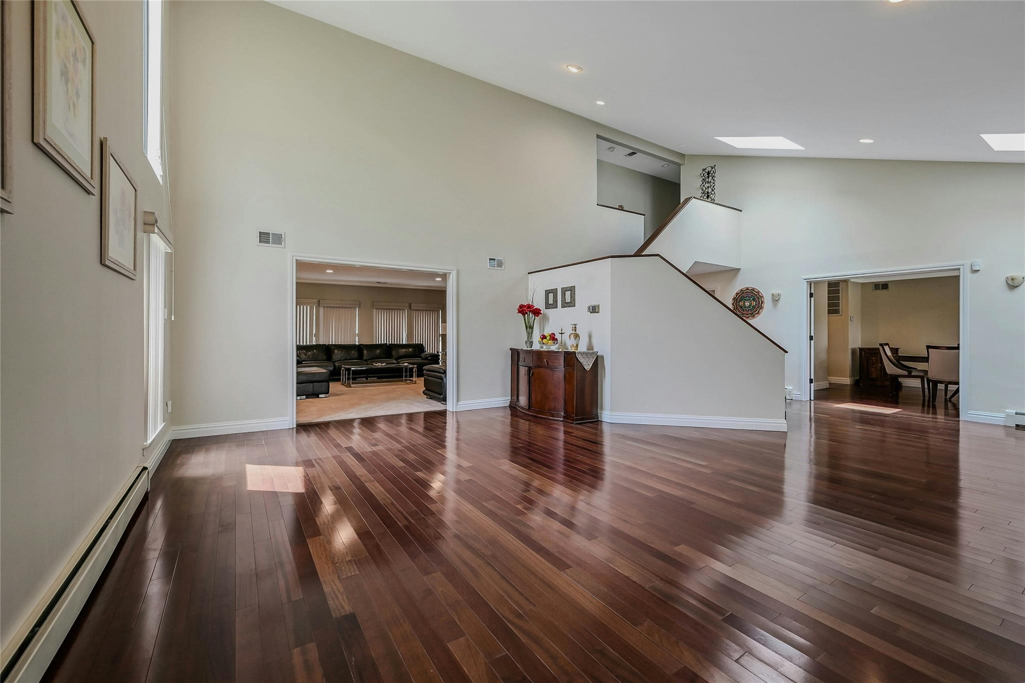 160 Coachman Place E, Syosset, NY 11791