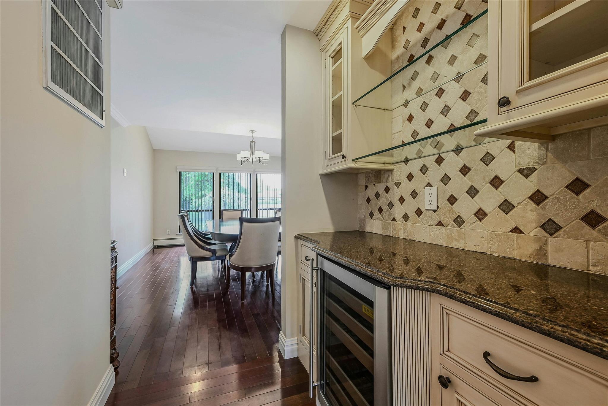 160 Coachman Place E, Syosset, NY 11791