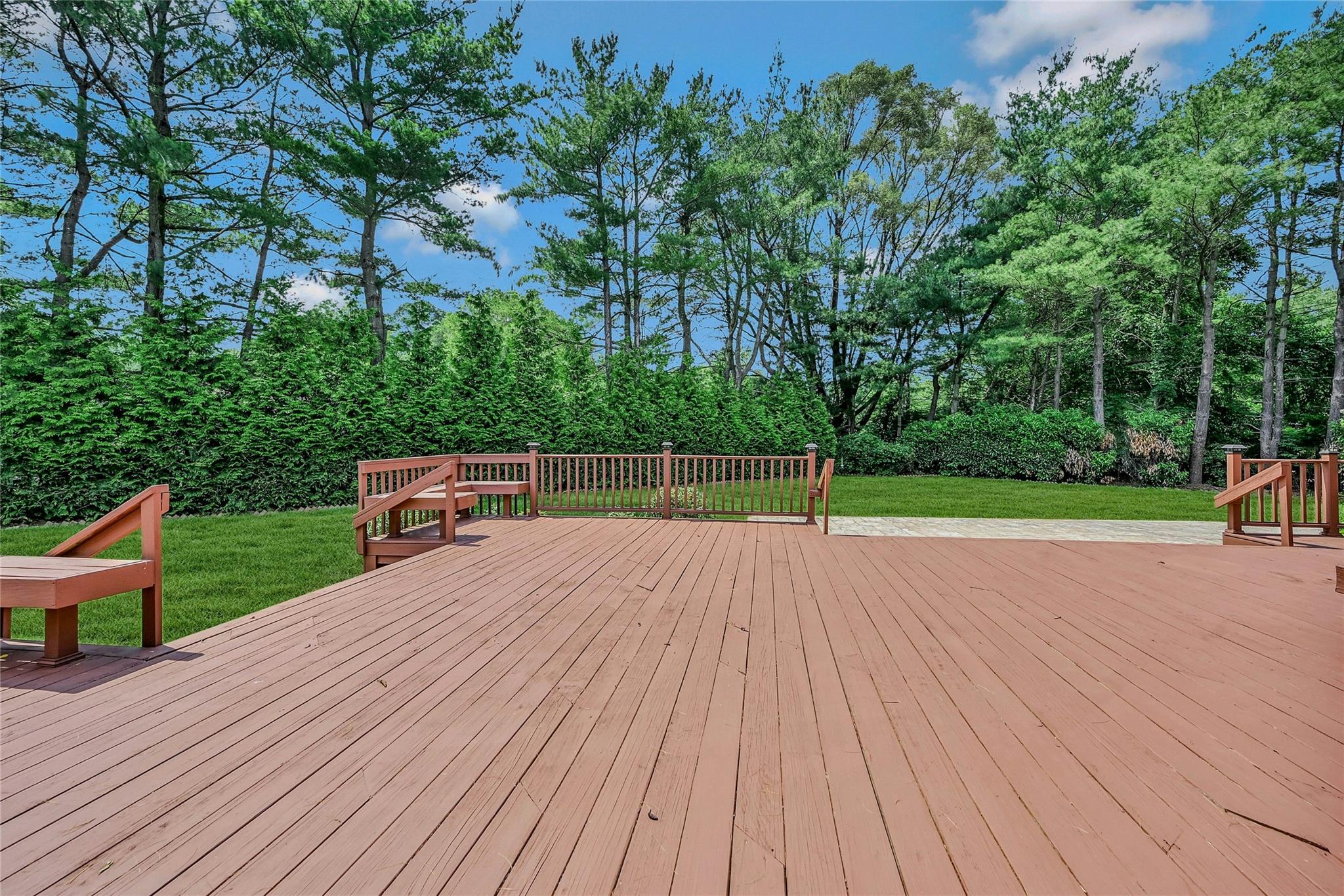 160 Coachman Place E, Syosset, NY 11791