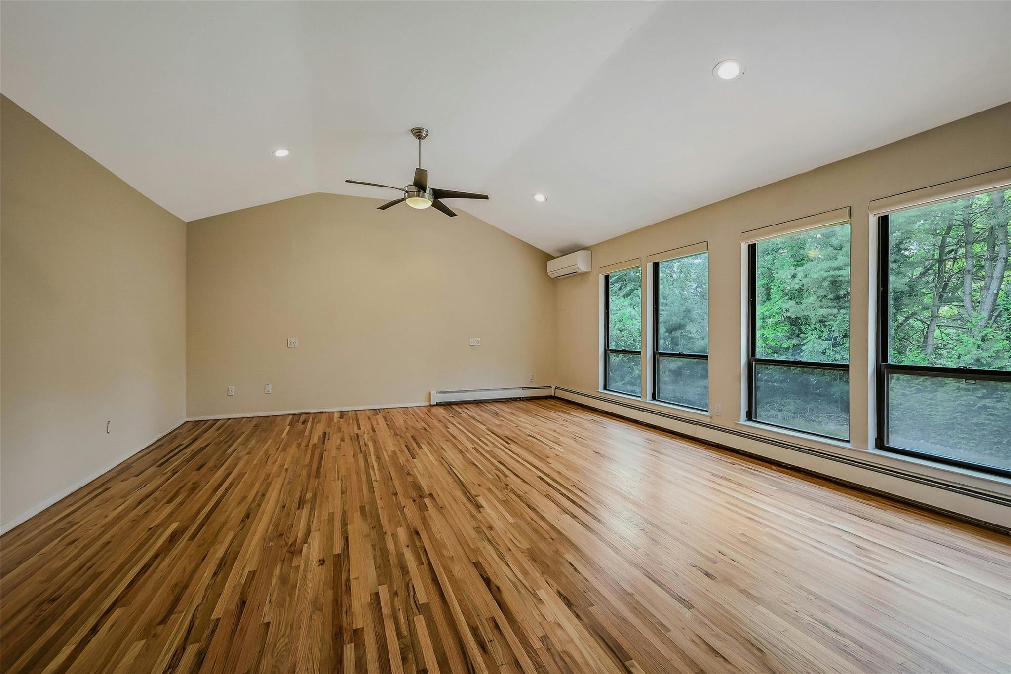 160 Coachman Place E, Syosset, NY 11791