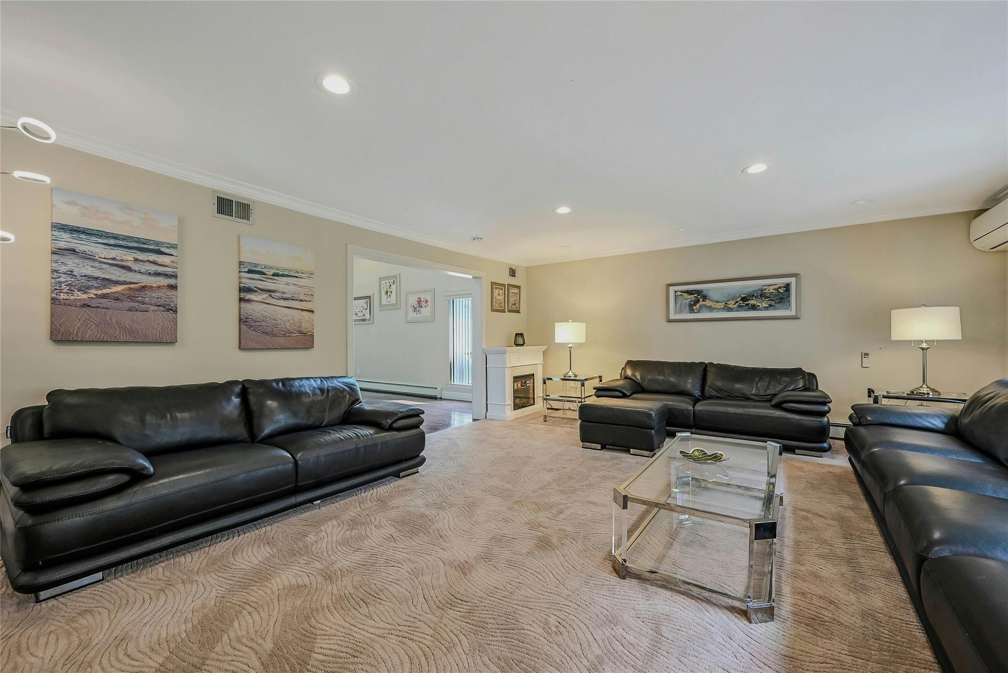 160 Coachman Place E, Syosset, NY 11791