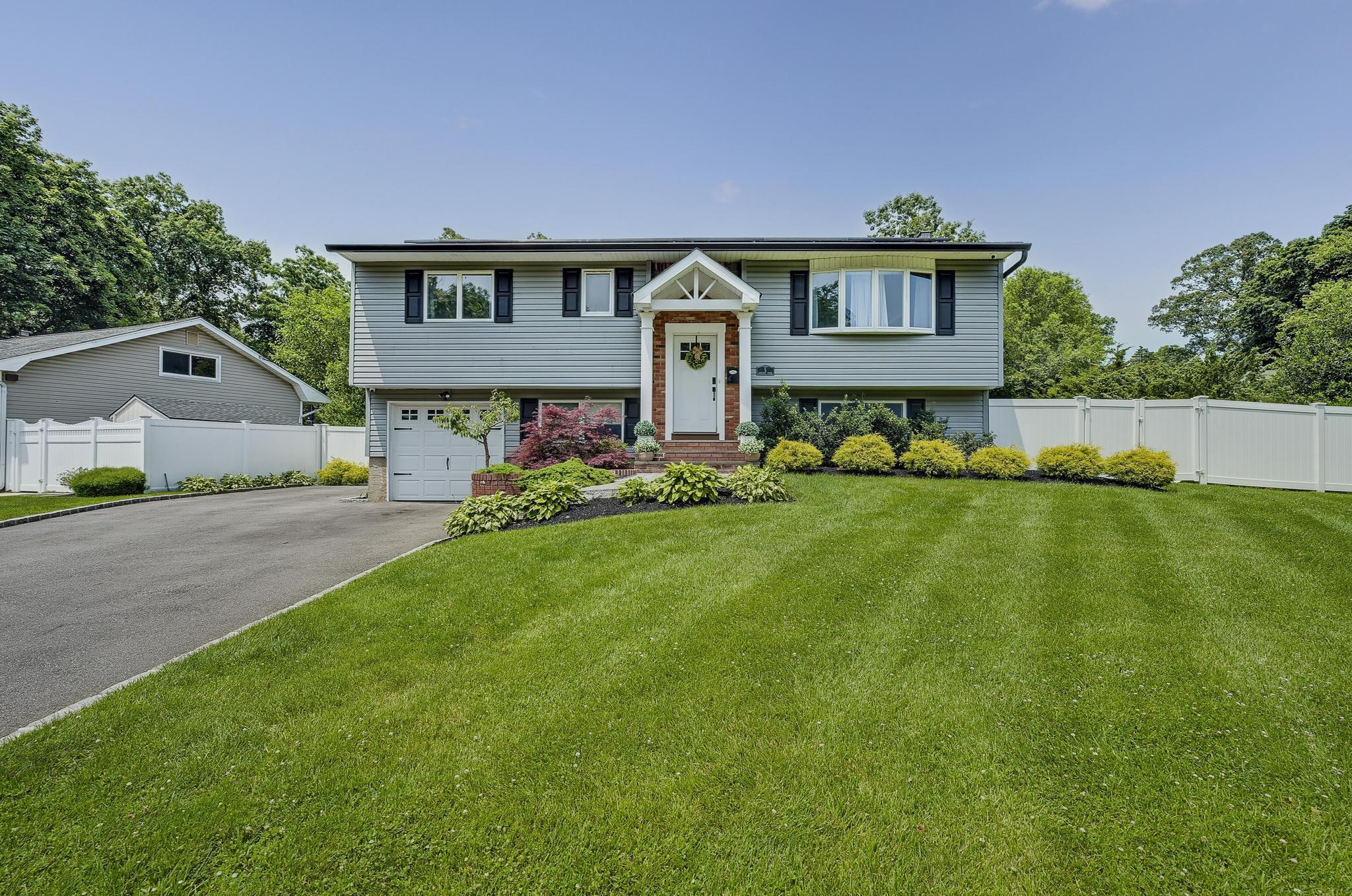 5 Somerset Drive, Commack, NY 11725