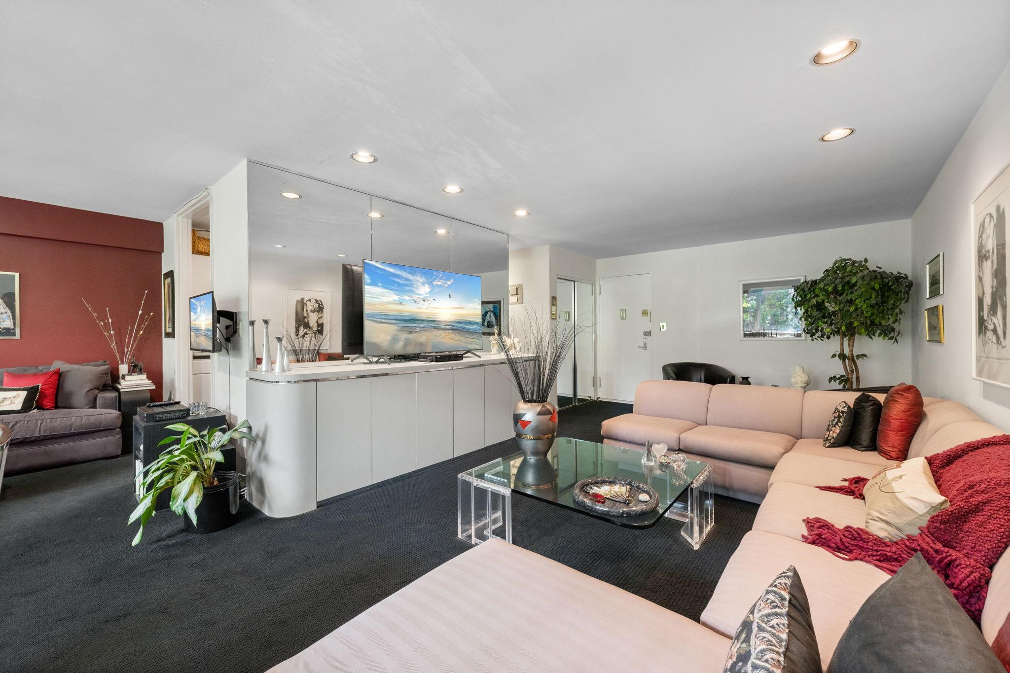 25 Chapel Place # 2D, Great Neck, NY 11021