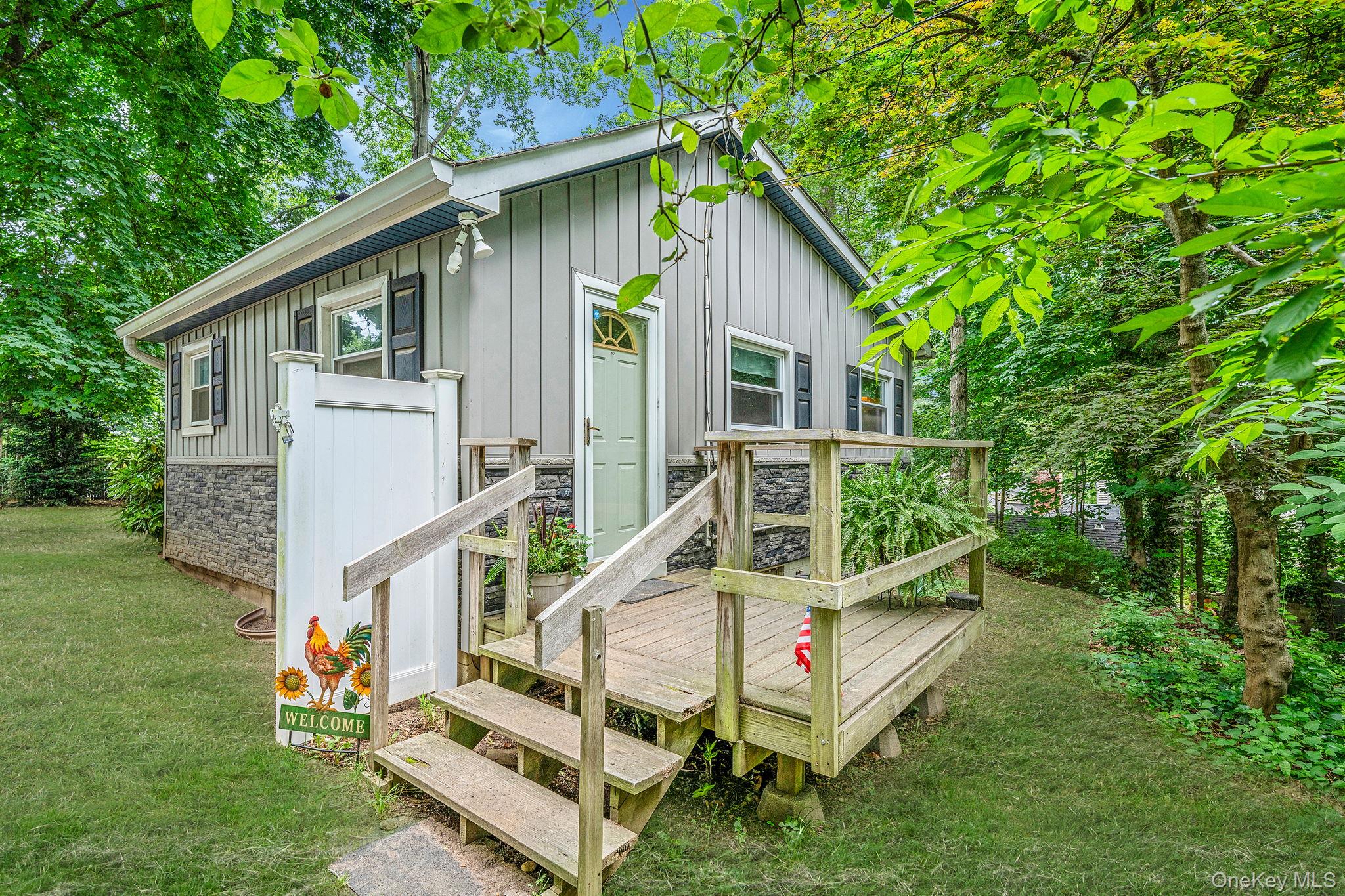 7 1st Street, Nesconset, NY 11767