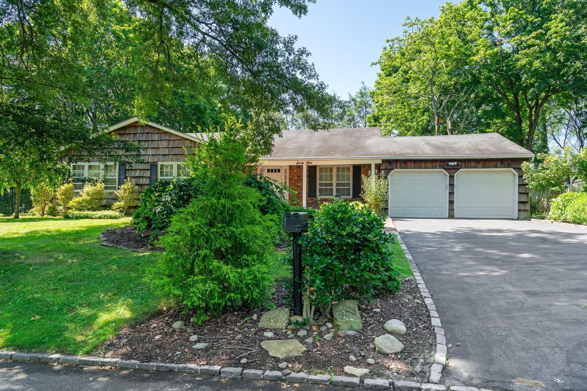 65 Eden Way, Roslyn Harbor, NY 11576