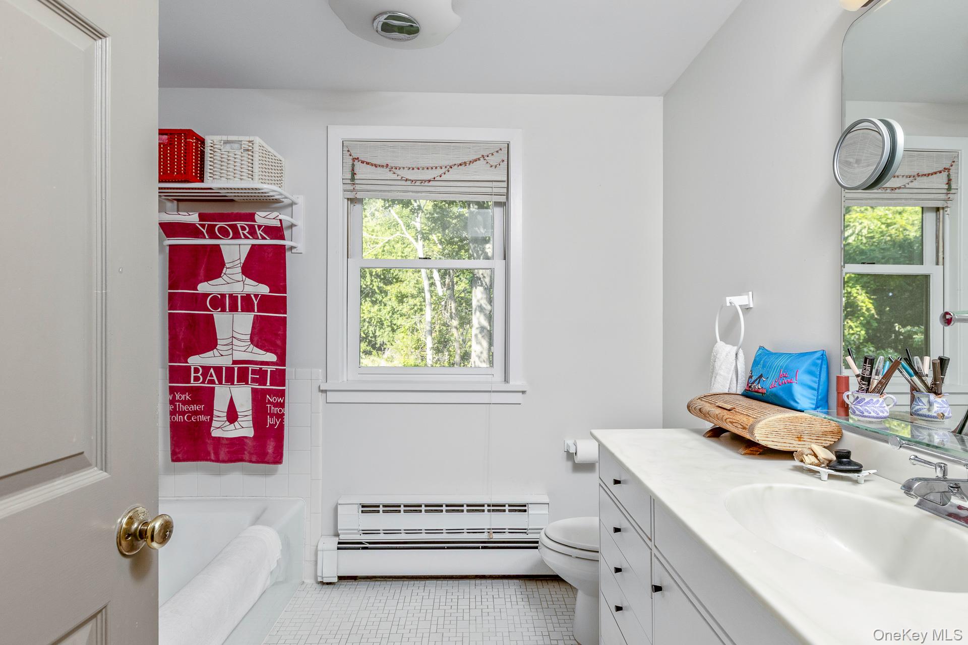 5 Shore Drive, Setauket, NY 11733