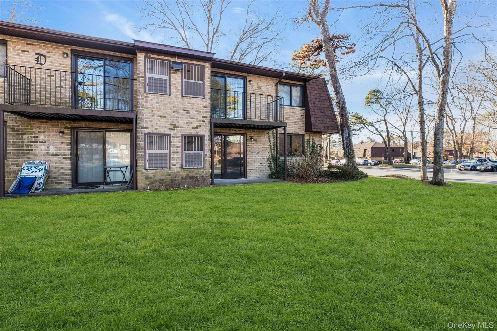 35 Newbrook # 35, Bay Shore, NY 11706