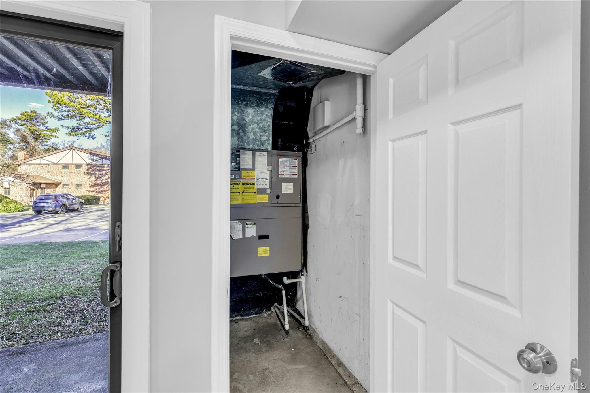 35 Newbrook # 35, Bay Shore, NY 11706