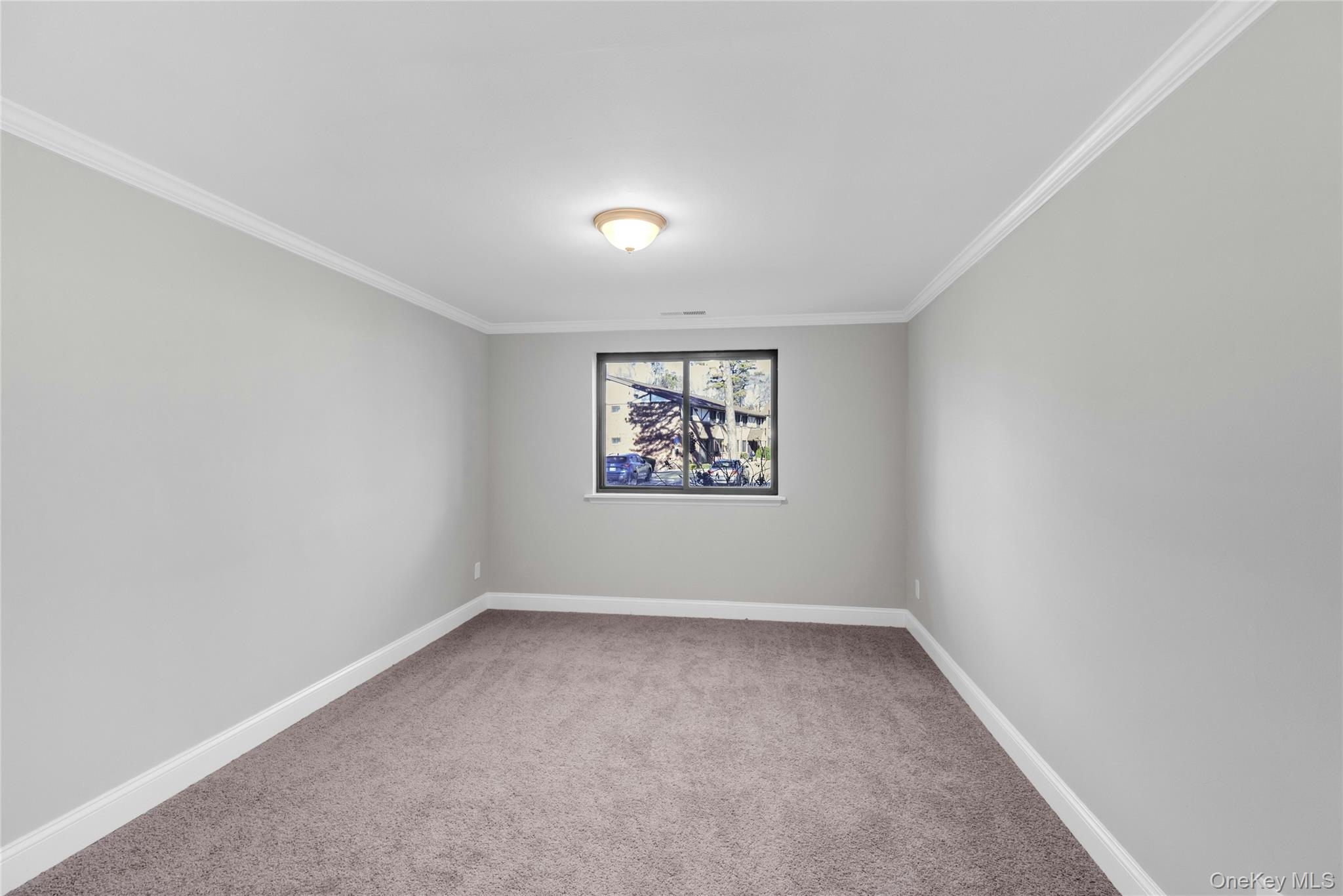 35 Newbrook # 35, Bay Shore, NY 11706