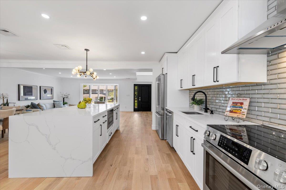 77 Bounty Lane, Jericho, NY 11753