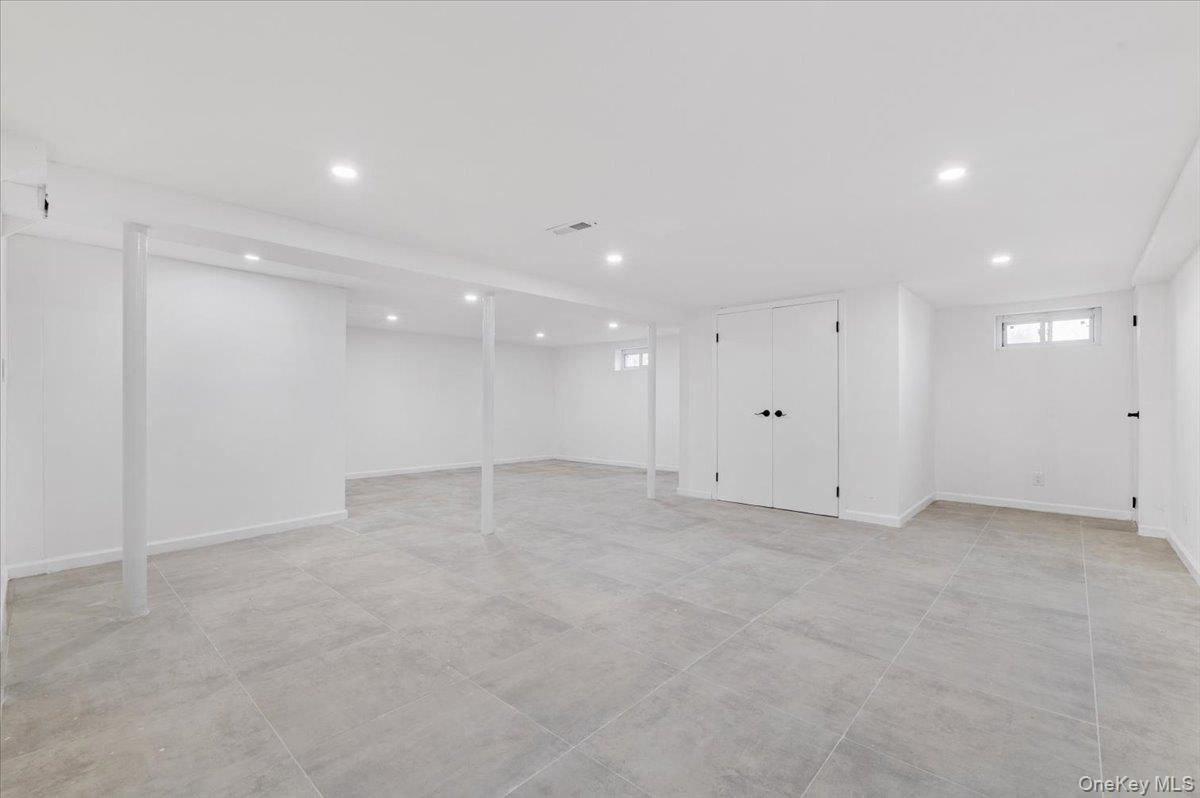 77 Bounty Lane, Jericho, NY 11753