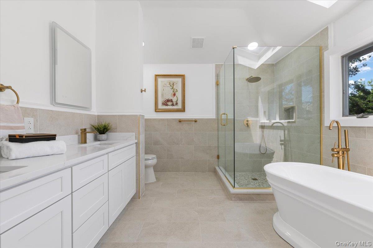 77 Bounty Lane, Jericho, NY 11753