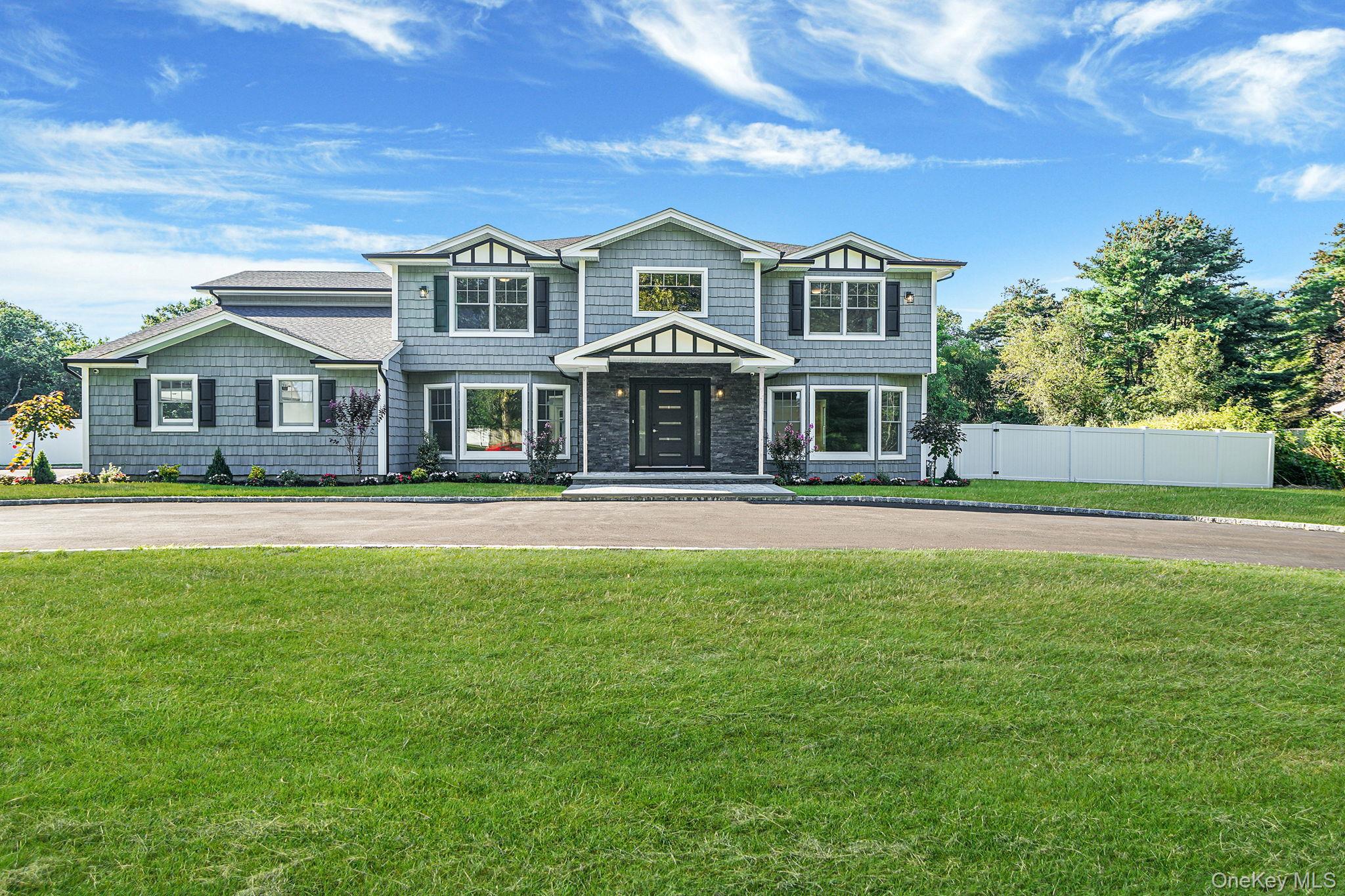 14 Quintree Lane, Melville, NY 11747