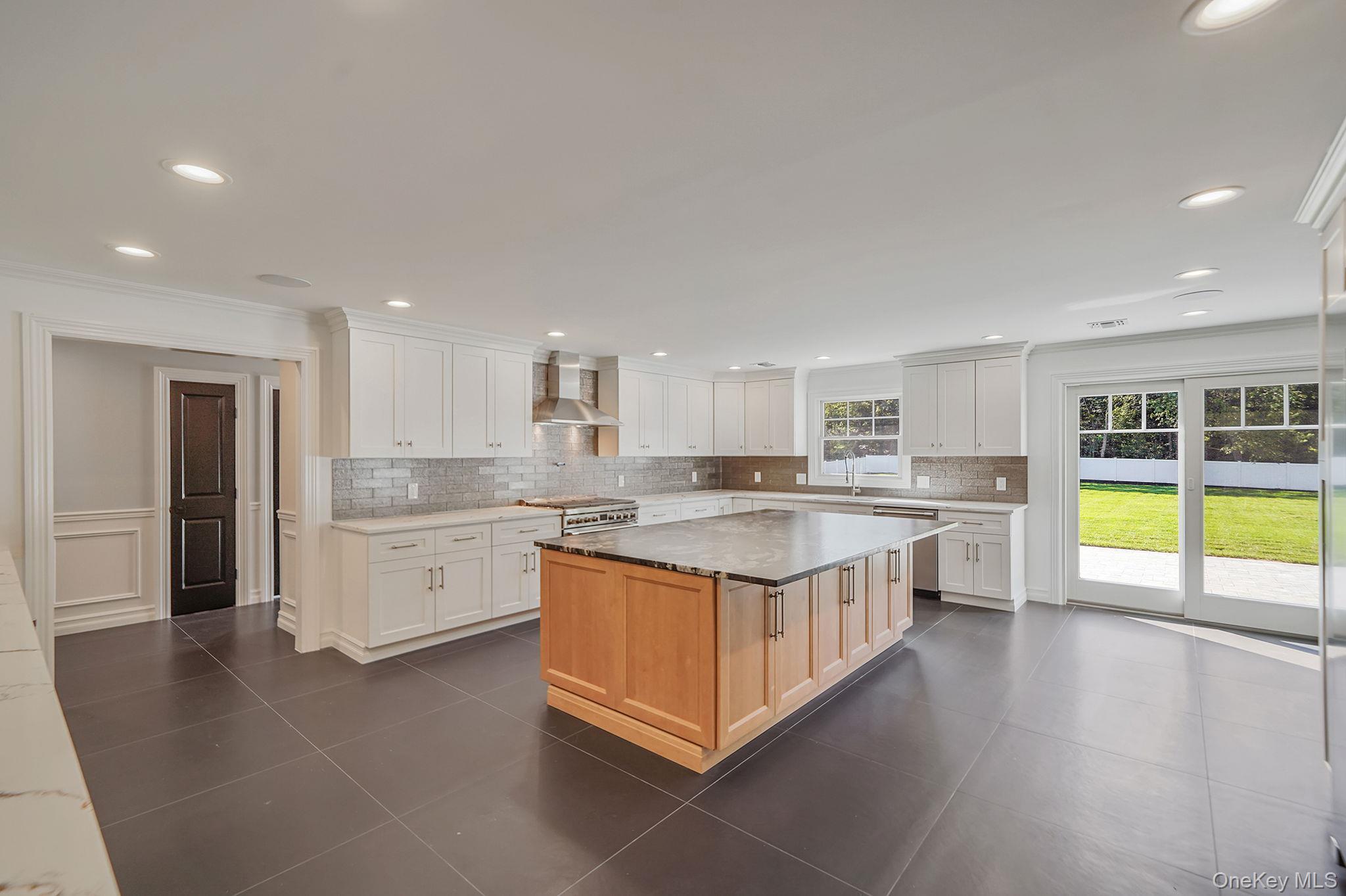 14 Quintree Lane, Melville, NY 11747