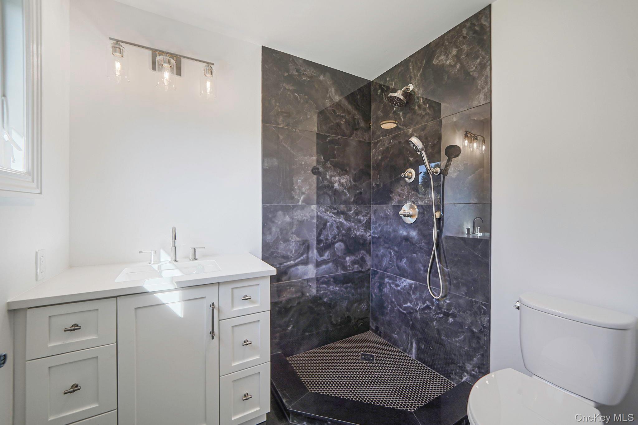 14 Quintree Lane, Melville, NY 11747