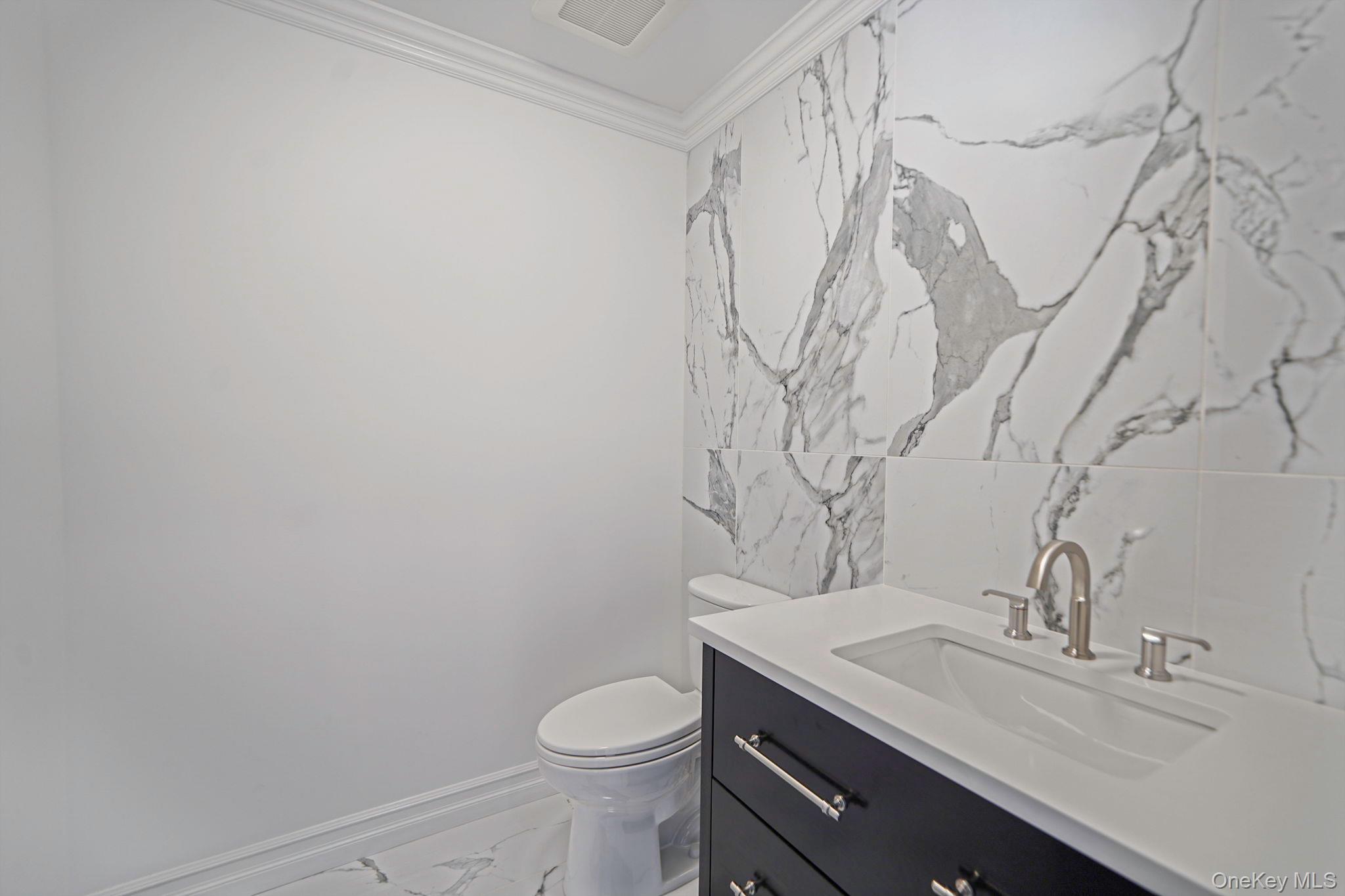 14 Quintree Lane, Melville, NY 11747