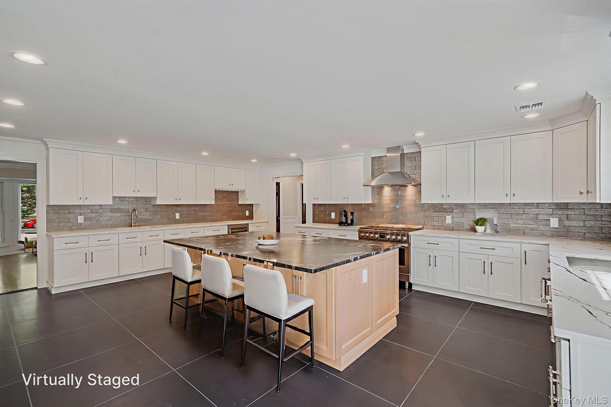 14 Quintree Lane, Melville, NY 11747