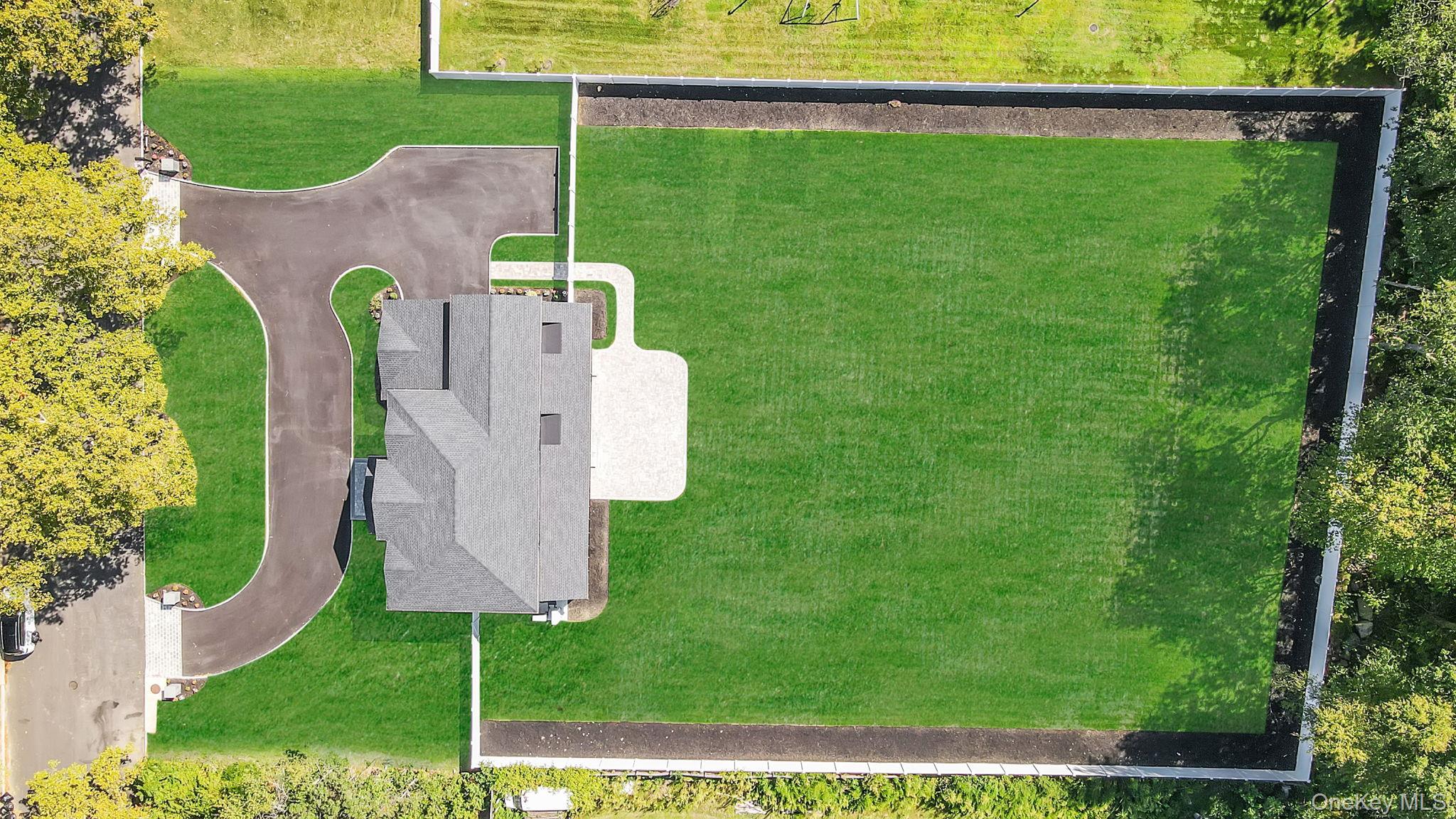 14 Quintree Lane, Melville, NY 11747