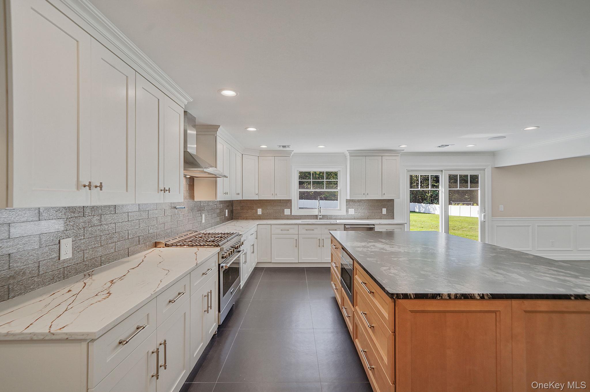 14 Quintree Lane, Melville, NY 11747