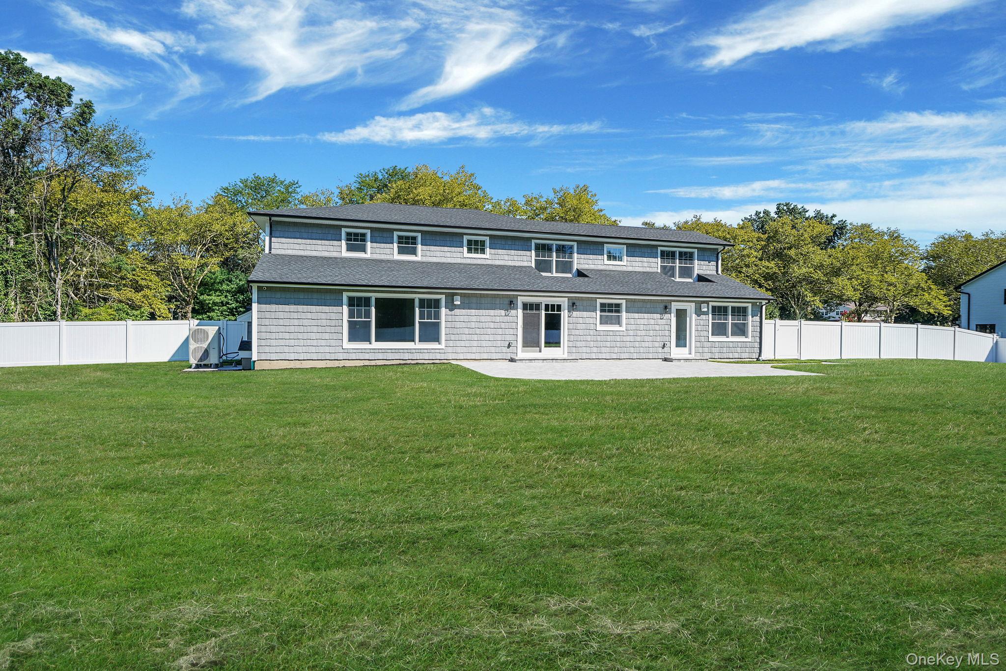 14 Quintree Lane, Melville, NY 11747